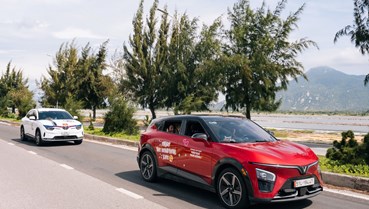 Sử dụng VinFast VF 7, chủ xe thừa nhận “không muốn quay lại xe xăng”