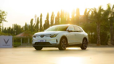 Ưu đãi mua xe 0 đồng, lãi suất cố định từ VinFast, khách Việt rủ nhau chốt VF 8 trong tháng 4