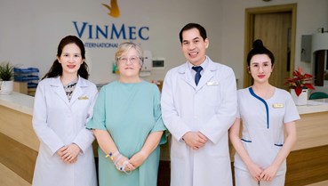 Cứu sống bệnh nhân người Anh có dạ dày “lạc chỗ” lên lồng ngực