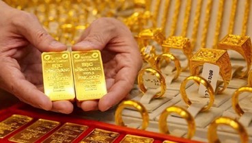 Nên mua vàng vào hay bán ra?