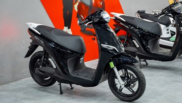 VinFast Feliz II ghi điểm với cả tài xế lẫn dân công sở: Chạy êm, đổi pin tiện, nuôi xe nhàn