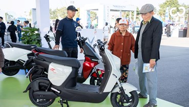 Học sinh mê VinFast ZGoo: Nhỏ gọn, màu đẹp, đi học chuẩn gu Gen Z
