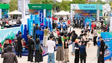 Cận cảnh “siêu phẩm” VinFast Evo Grand lần đầu xuất hiện tại “VinFast Xanh Fest Icon”