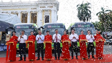 VinBus khai trương tuyến buýt điện miễn phí E11 - phục vụ người dân tham quan các điểm du lịch nổi tiếng của Thủ Đô