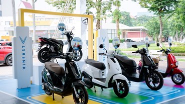 Chủ xe máy điện VinFast: “Sạc xe tiện như sạc điện thoại, tiết kiệm vô đối”