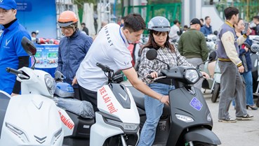 Thu xăng - đổi điện tại chỗ: Mô hình tiện lợi khiến người Hà Nội quyết đổi xe trong vài phút