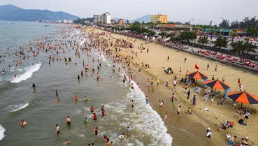 Biển Thiên Cầm đón 56.000 lượt khách dịp lễ Giỗ Tổ Hùng Vương 2026 