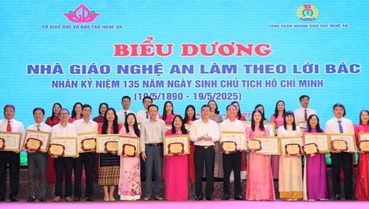 Nghệ An tuyên dương 135 nhà giáo tiêu biểu học và làm theo lời Bác