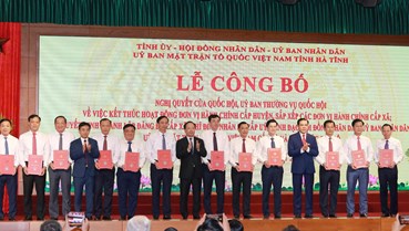 Hà Tĩnh: Công bố các quyết định về tổ chức bộ máy và đơn vị hành chính