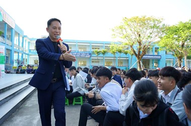 Đại học Đông Á tổ chức Chương trình Chăm sóc sức khoẻ tinh thần cho học sinh THPT miền Trung-Tây Nguyên lần thứ 3.