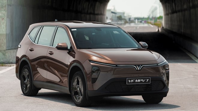 Một chiếc xe cho cả nhà: VF MPV 7 rộng cả 3 hàng ghế, chạy êm, nuôi xe nhàn