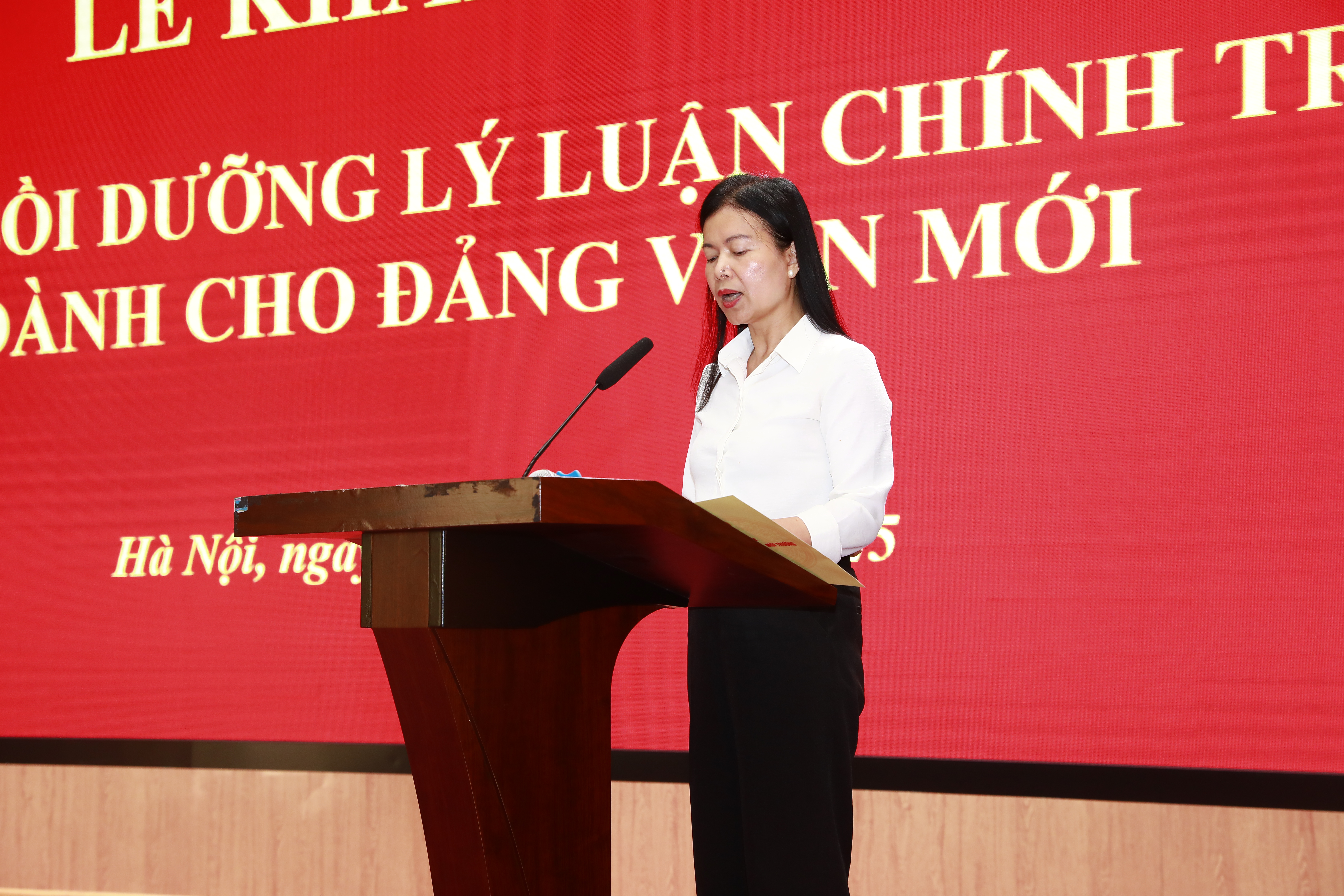 Đồng ch&iacute; Vũ Thị Phương Lan &ndash; Ph&oacute; Trưởng ban Tuy&ecirc;n gi&aacute;o v&agrave; D&acirc;n vận Đảng ủy Bộ.