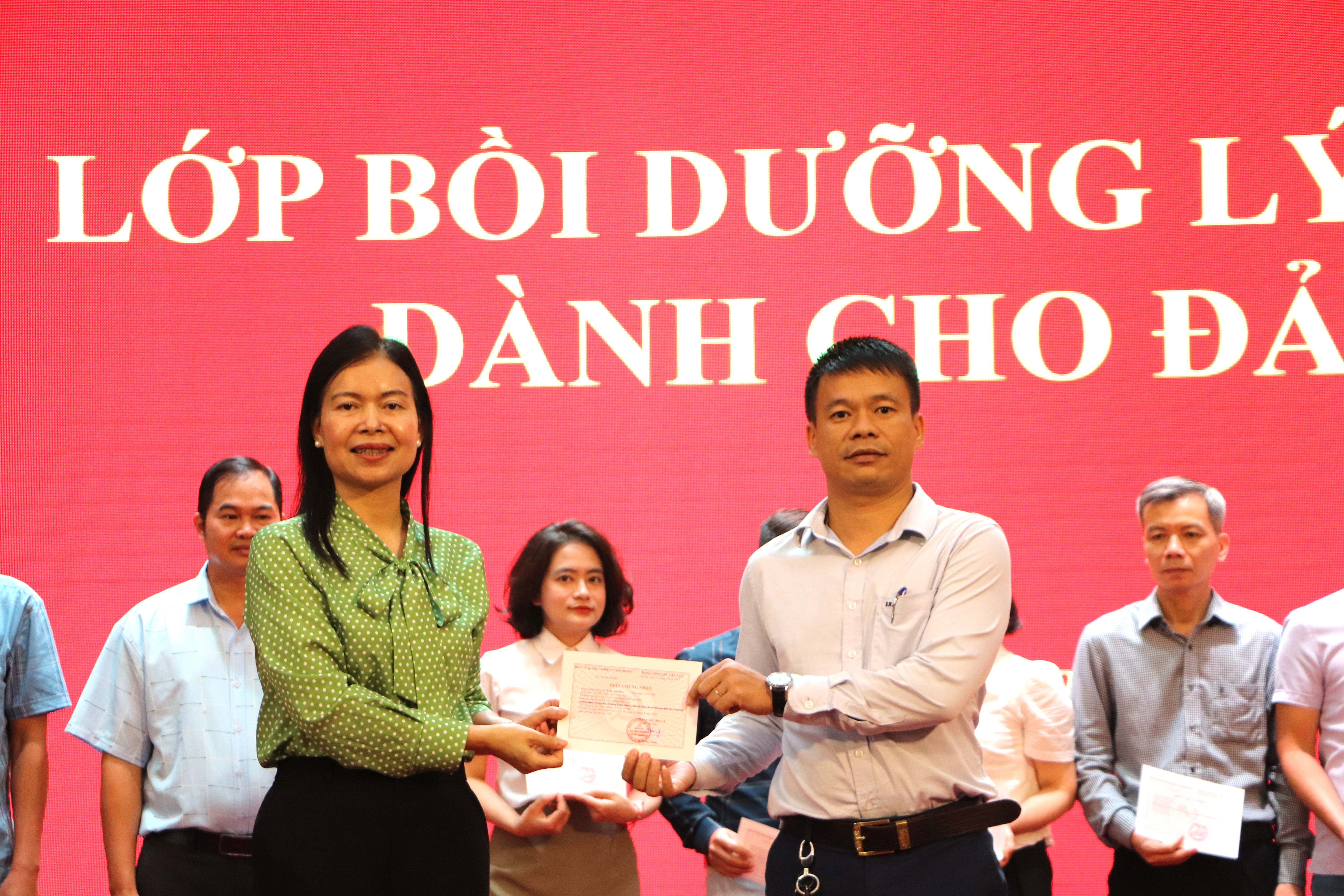 Đảng ủy Bộ N&#244;ng nghiệp v&#224; M&#244;i trường: Bế giảng lớp Bồi dưỡng l&#253; luận ch&#237;nh trị d&#224;nh cho đảng vi&#234;n mới năm 2025 - Ảnh 2