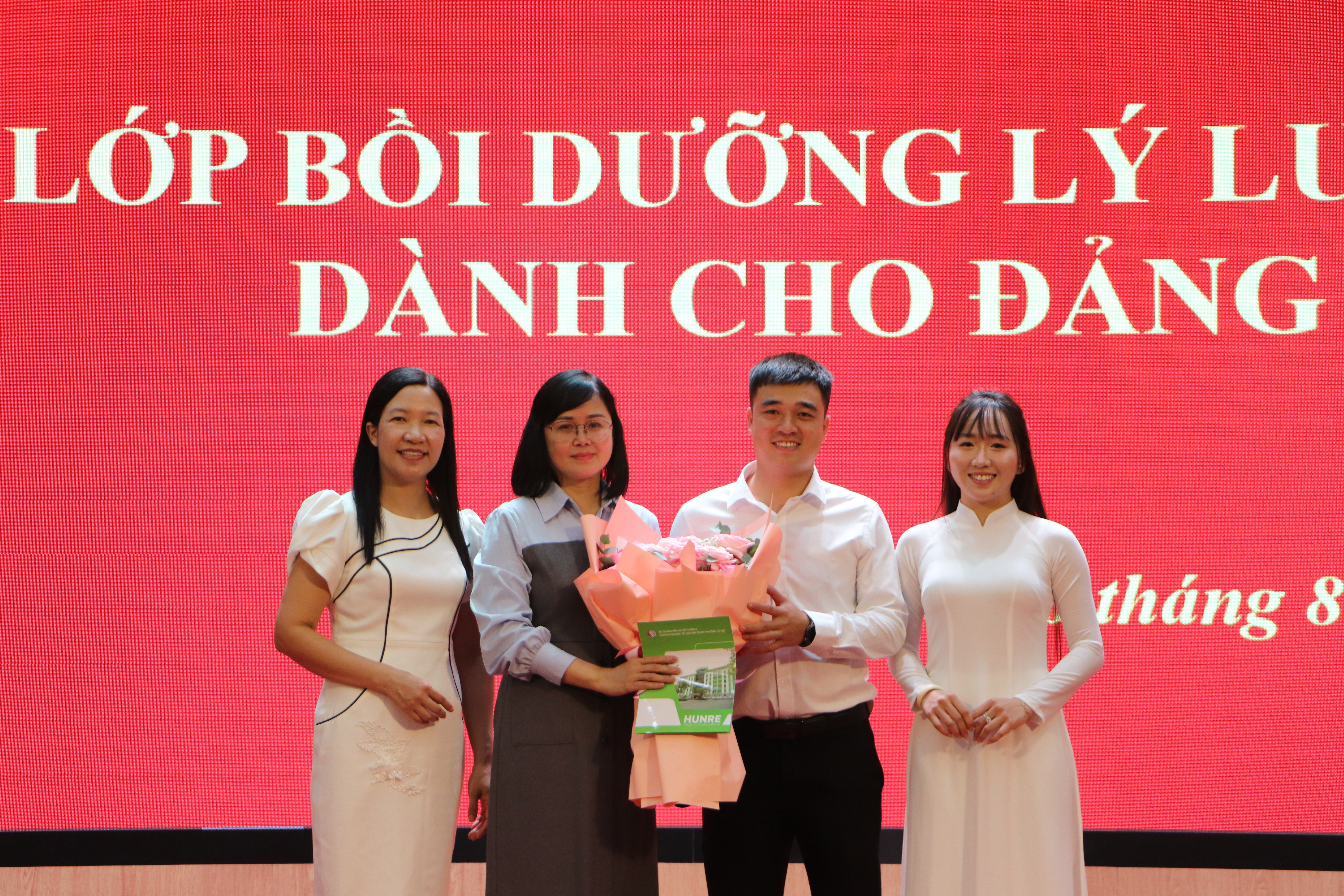 Đảng ủy Bộ N&#244;ng nghiệp v&#224; M&#244;i trường: Bế giảng lớp Bồi dưỡng l&#253; luận ch&#237;nh trị d&#224;nh cho đảng vi&#234;n mới năm 2025 - Ảnh 7