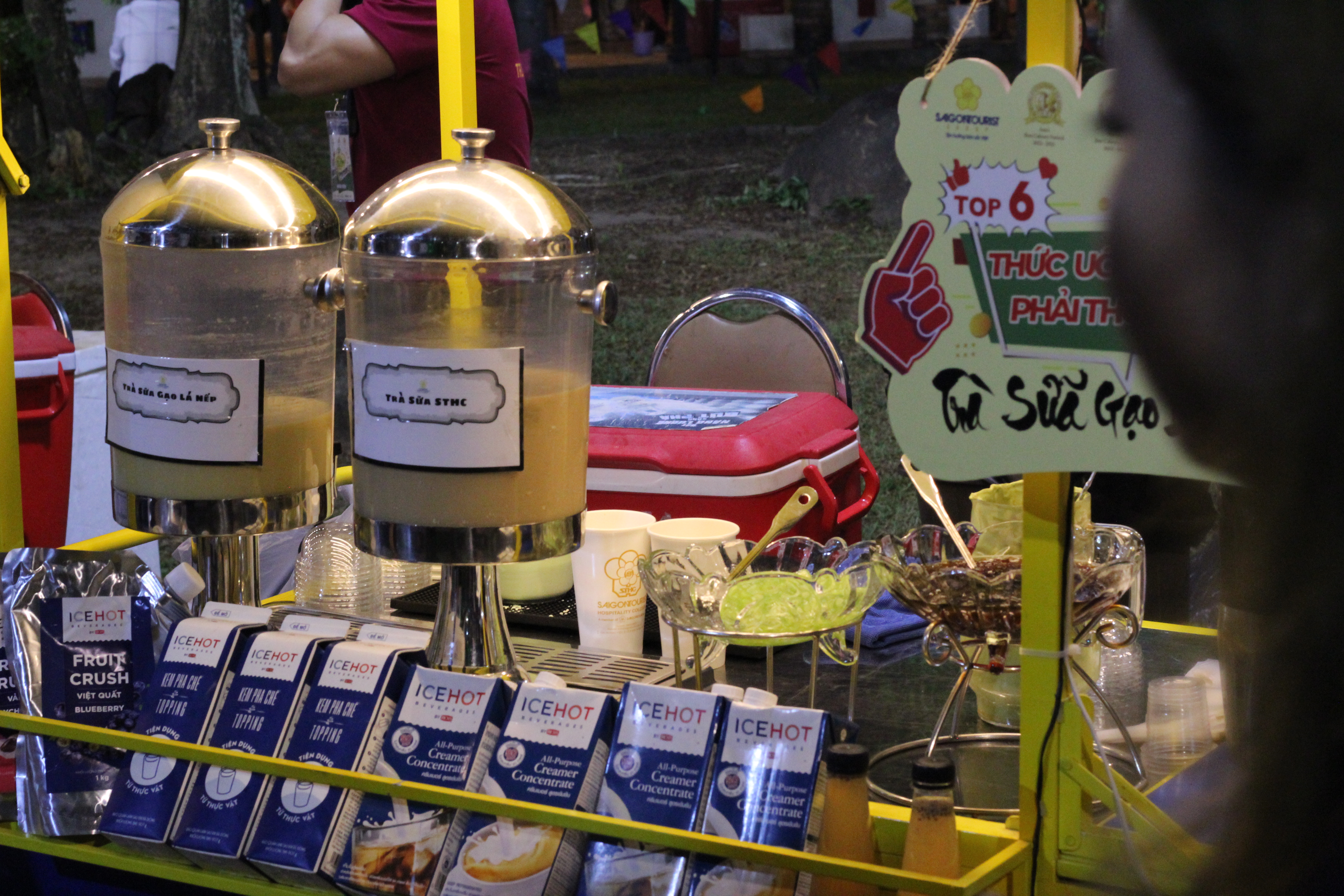 Một trong những gian h&agrave;ng của Saigon Tourist trong lễ hội