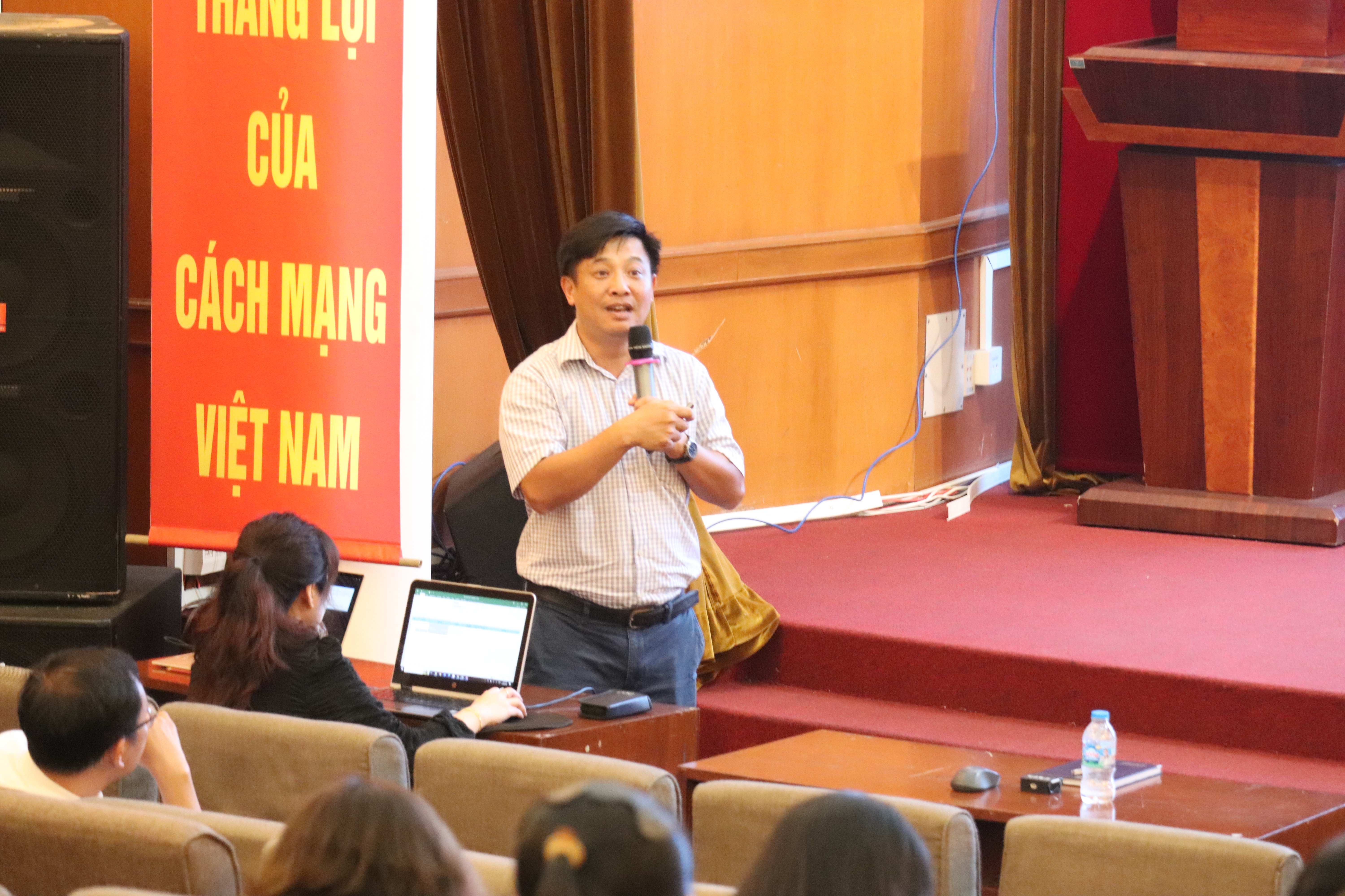 Ths. Nguyễn Trần Bảo Thanh - Viện Y tế c&ocirc;ng cộng TP Hồ Ch&iacute; Minh hướng dẫn sử dụng ho&aacute; chất khử khuẩn trong xử l&yacute; ca bệnh v&agrave; ổ dịch bệnh tay ch&acirc;n miệng