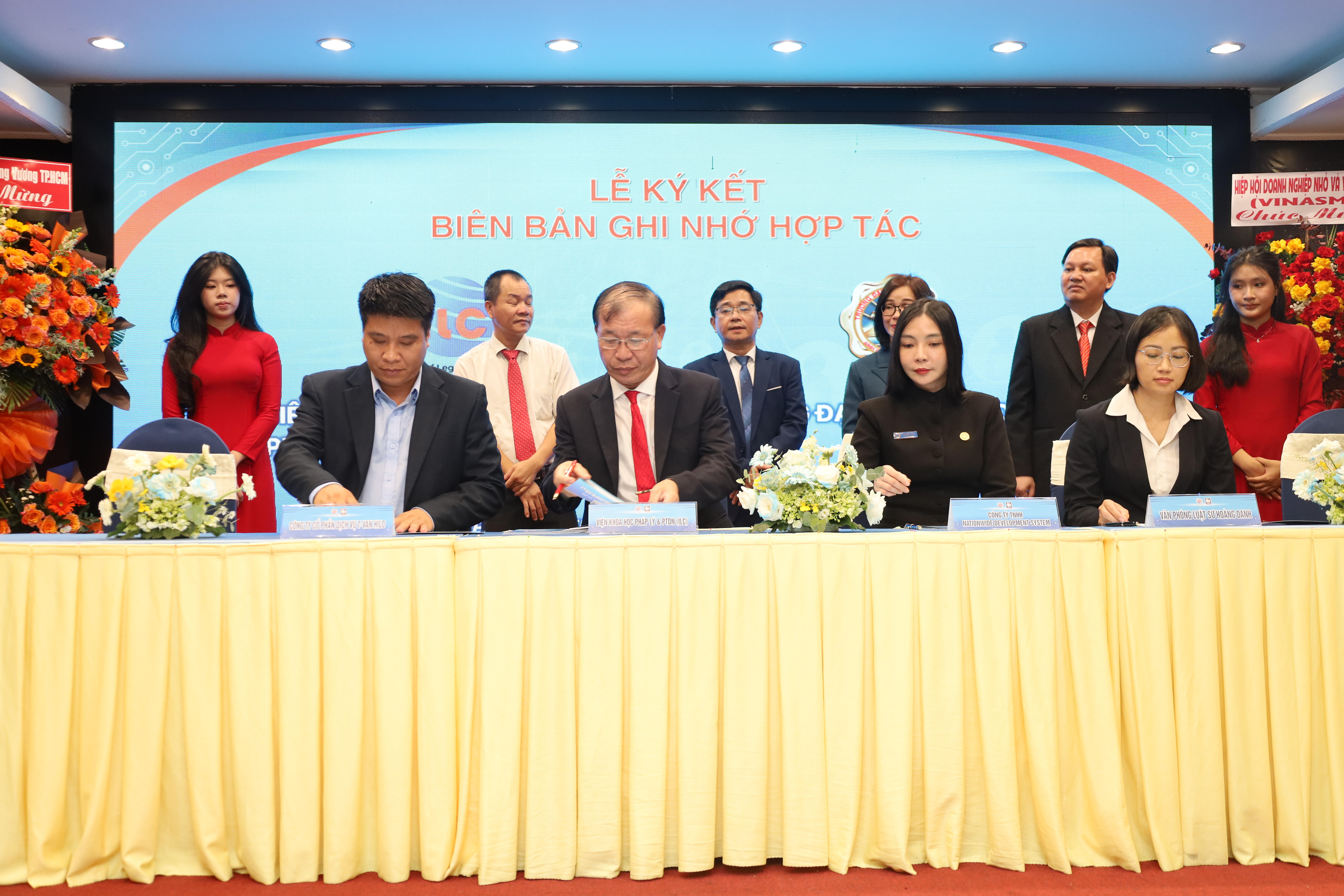 Lễ ký kết Biên bản ghi nhớ hợp tác giữa Viện Khoa học Pháp lý và Phát triển Doanh nghiệp (ILC) và các đối tác chiến lược.