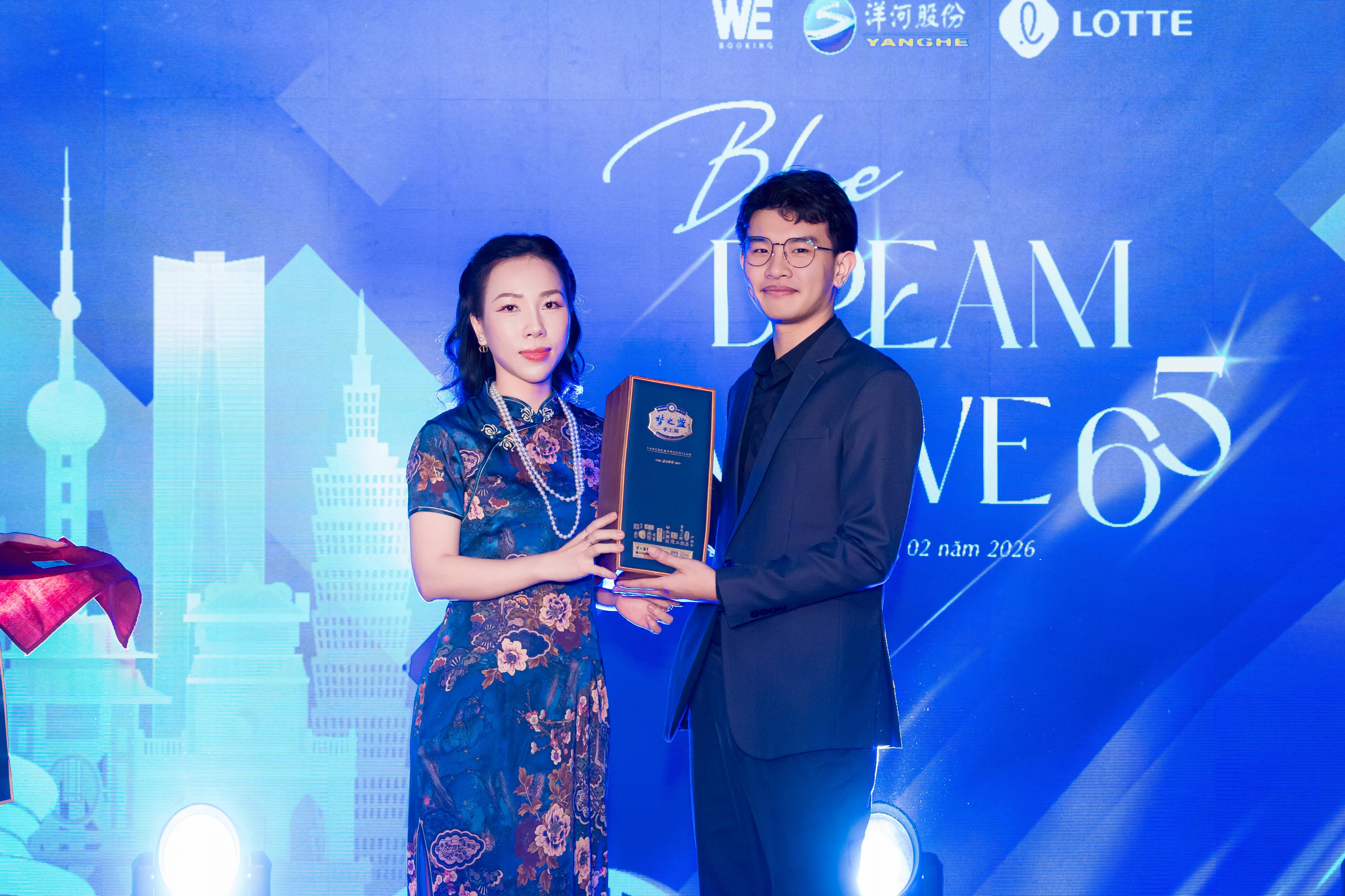 Blue Dream Above 65: Nơi nghệ thuật, thời trang và kết nối thương mại cùng hội tụ - Ảnh 16