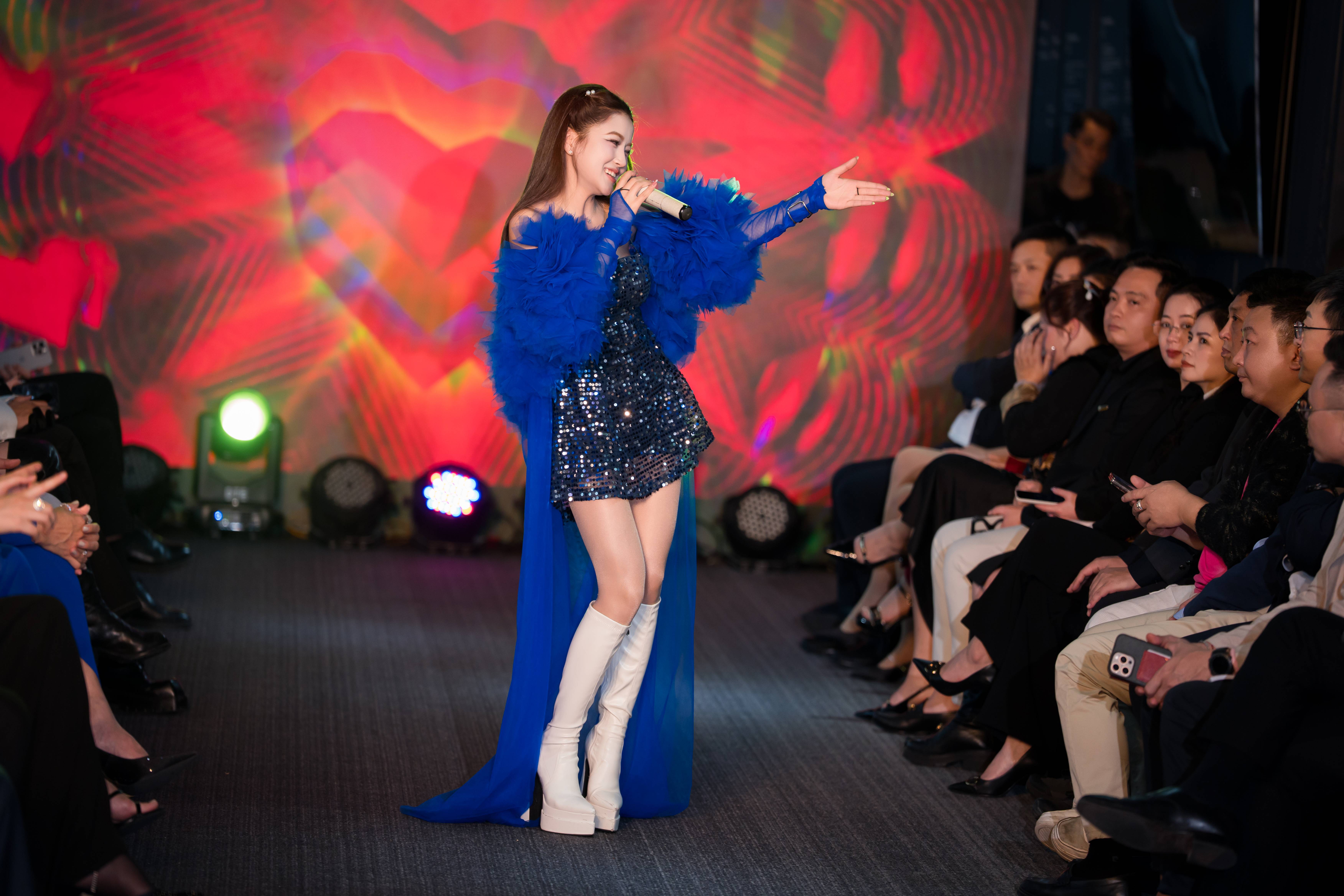 Blue Dream Above 65: Nơi nghệ thuật, thời trang và kết nối thương mại cùng hội tụ - Ảnh 15