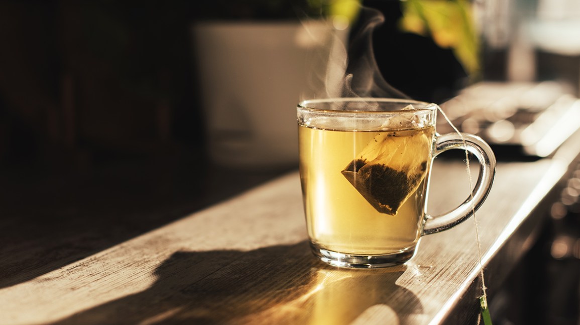 Uống trà nóng có tốt không? Nhiệt độ nước pha trà như thế nào là chuẩn? - Ảnh 1