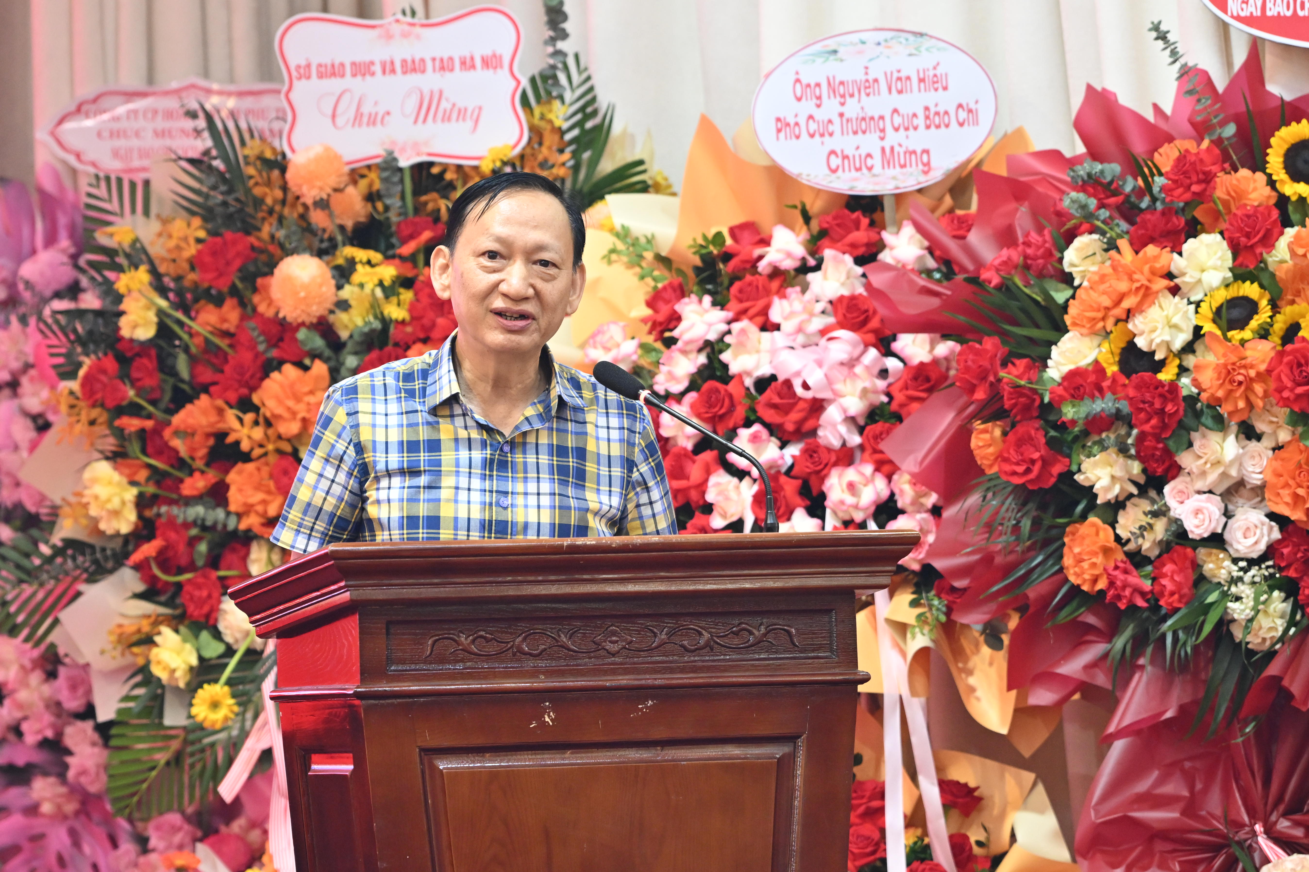 &Ocirc;ng Lương Hồng Quang, Nguy&ecirc;n Vụ trưởng Vụ Thi đua - Khen thưởng, Văn ph&ograve;ng Chủ tịch nước, hiện l&agrave; Viện trưởng Viện Nghi&ecirc;n cứu v&agrave; Ph&aacute;t triển Tri thức Cộng đồng (ICK)&nbsp;ph&aacute;t biểu ch&uacute;c mừng T&ograve;a soạn