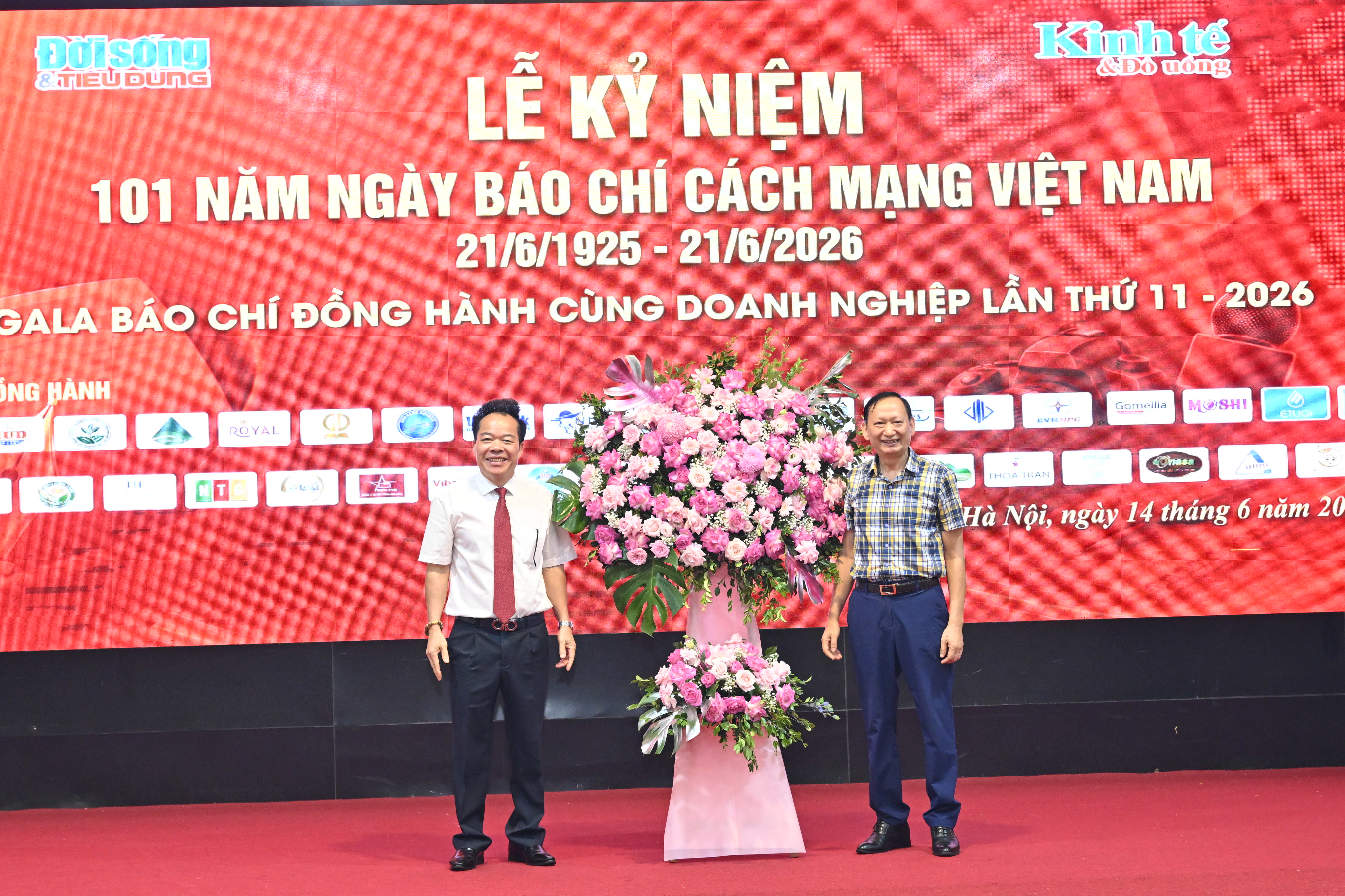 &Ocirc;ng Lương Hồng Quang, Nguy&ecirc;n Vụ trưởng Vụ Thi đua - Khen thưởng, Văn ph&ograve;ng Chủ tịch nước, hiện l&agrave; Viện trưởng Viện Nghi&ecirc;n cứu v&agrave; Ph&aacute;t triển Tri thức Cộng đồng (ICK)&nbsp;ph&aacute;t biểu ch&uacute;c mừng T&ograve;a soạn