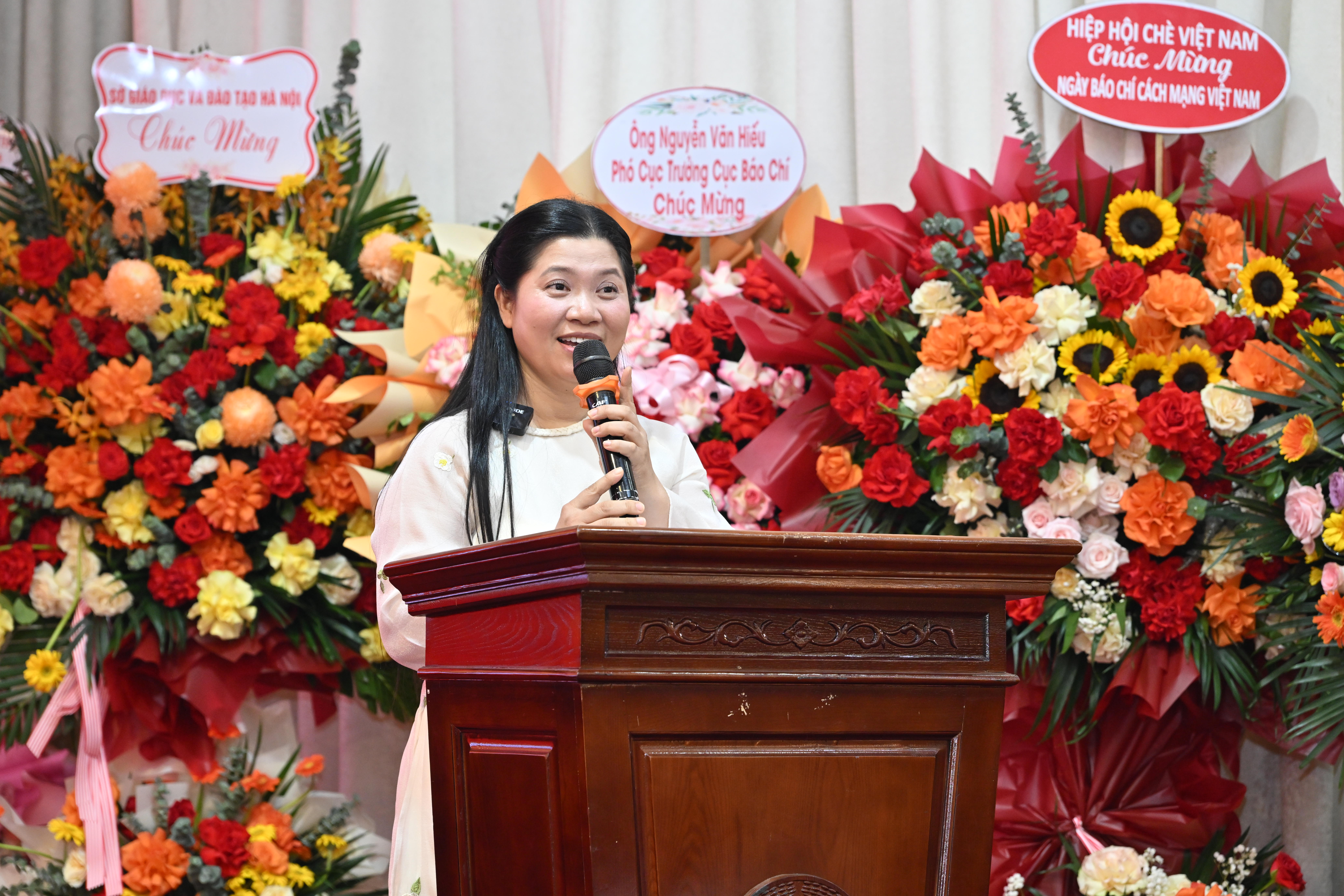 Nghệ nh&acirc;n ẩm thực Trần Thị Luyến (Chủ tịch HĐQT ki&ecirc;m Tổng Gi&aacute;m đốc NPD Việt Nam, Ph&oacute; Trưởng Bộ m&ocirc;n Dưỡng sinh Đ&ocirc;ng y thuộc Hội Đ&ocirc;ng y Việt Nam - Ăn uống thuận tự nhi&ecirc;n) ph&aacute;t biểu tại sự kiện.&nbsp;