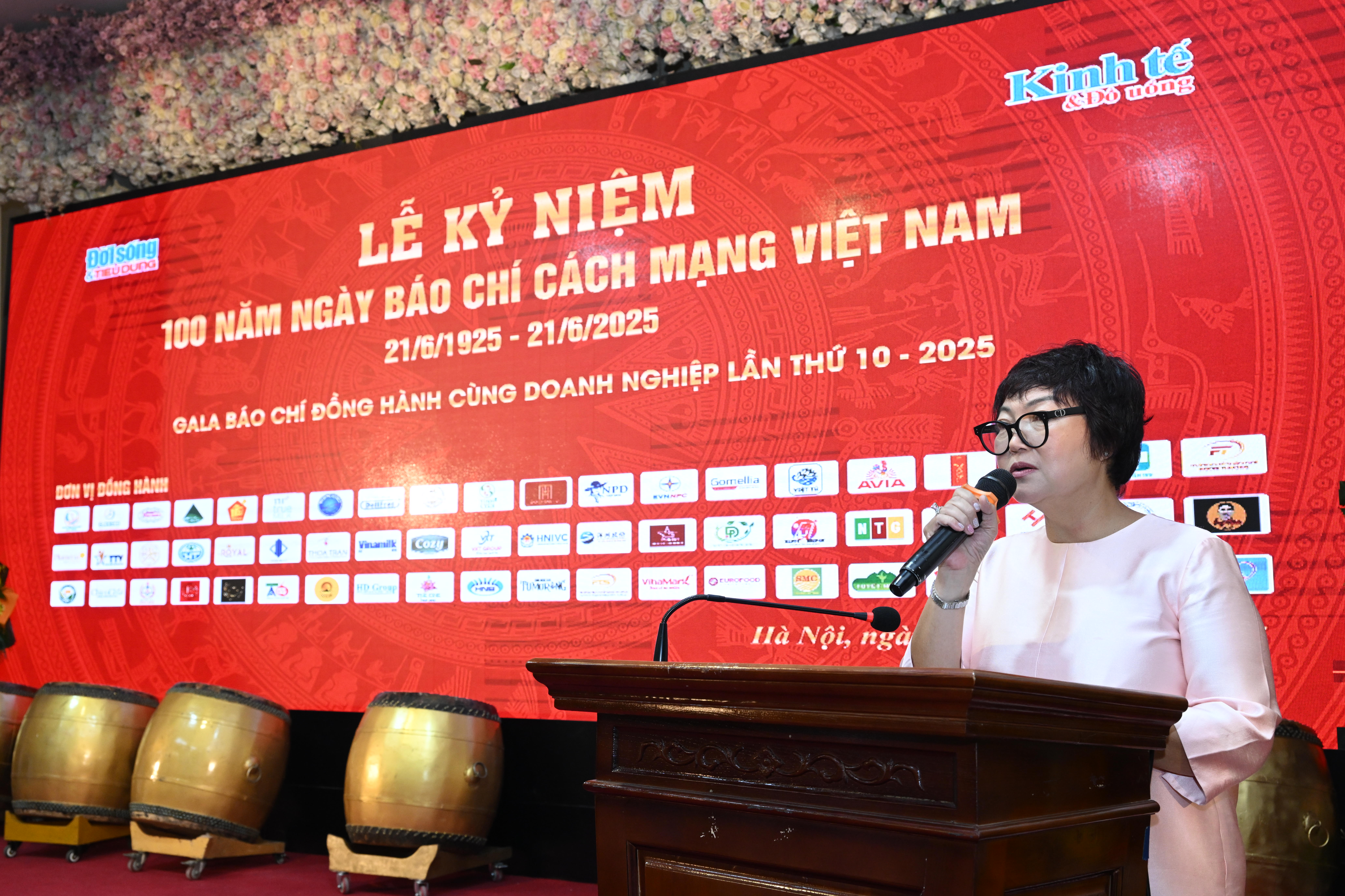 B&agrave; Nguyễn Thị Xu&acirc;n Hồng &ndash; Chủ tịch Hội đồng th&agrave;nh vi&ecirc;n C&ocirc;ng ty TNHH Sản xuất Đầu tư Điện tử Hiệp Hưng ph&aacute;t biểu tại sự kiện