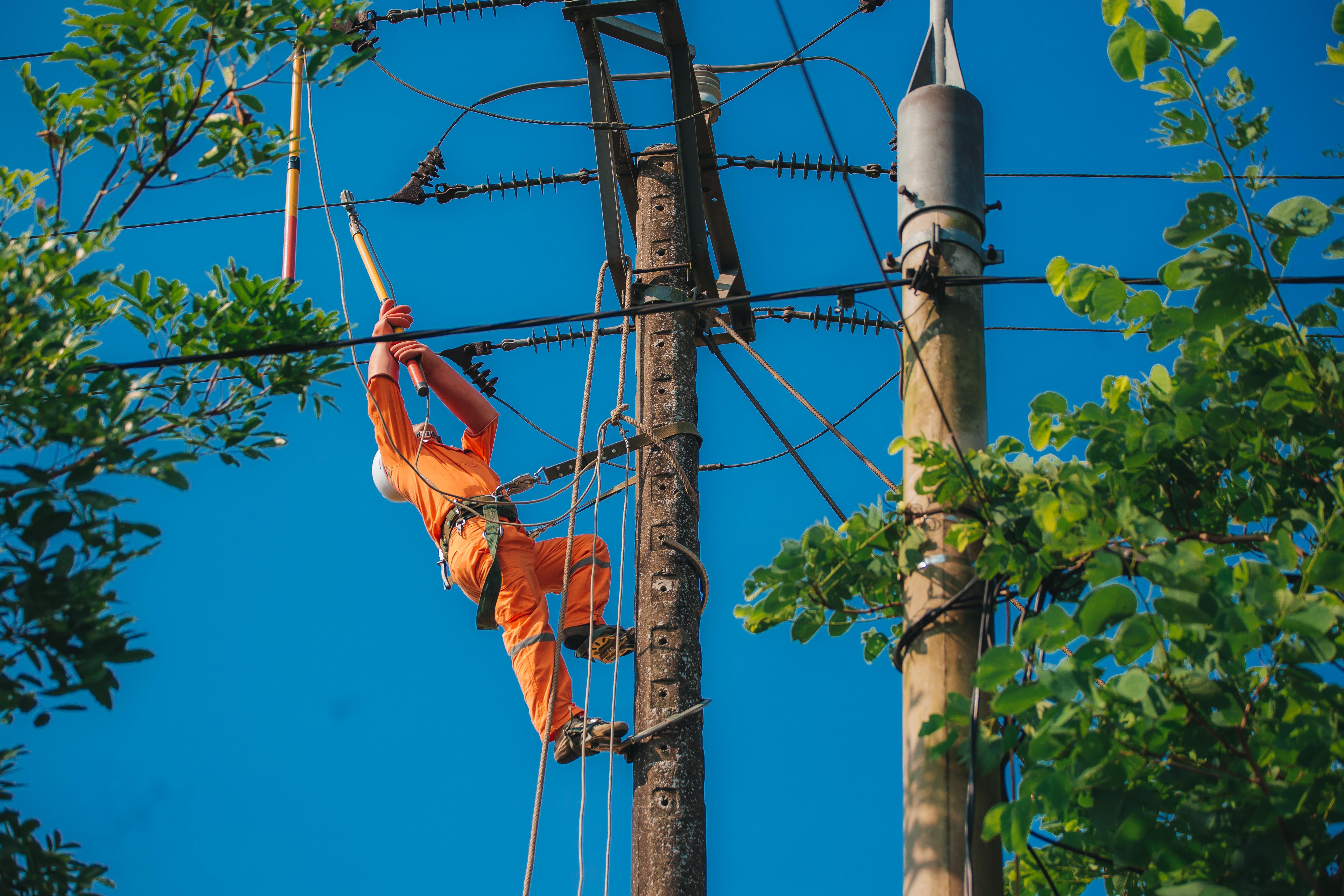 Khắc phục sửa chữa lưới điện