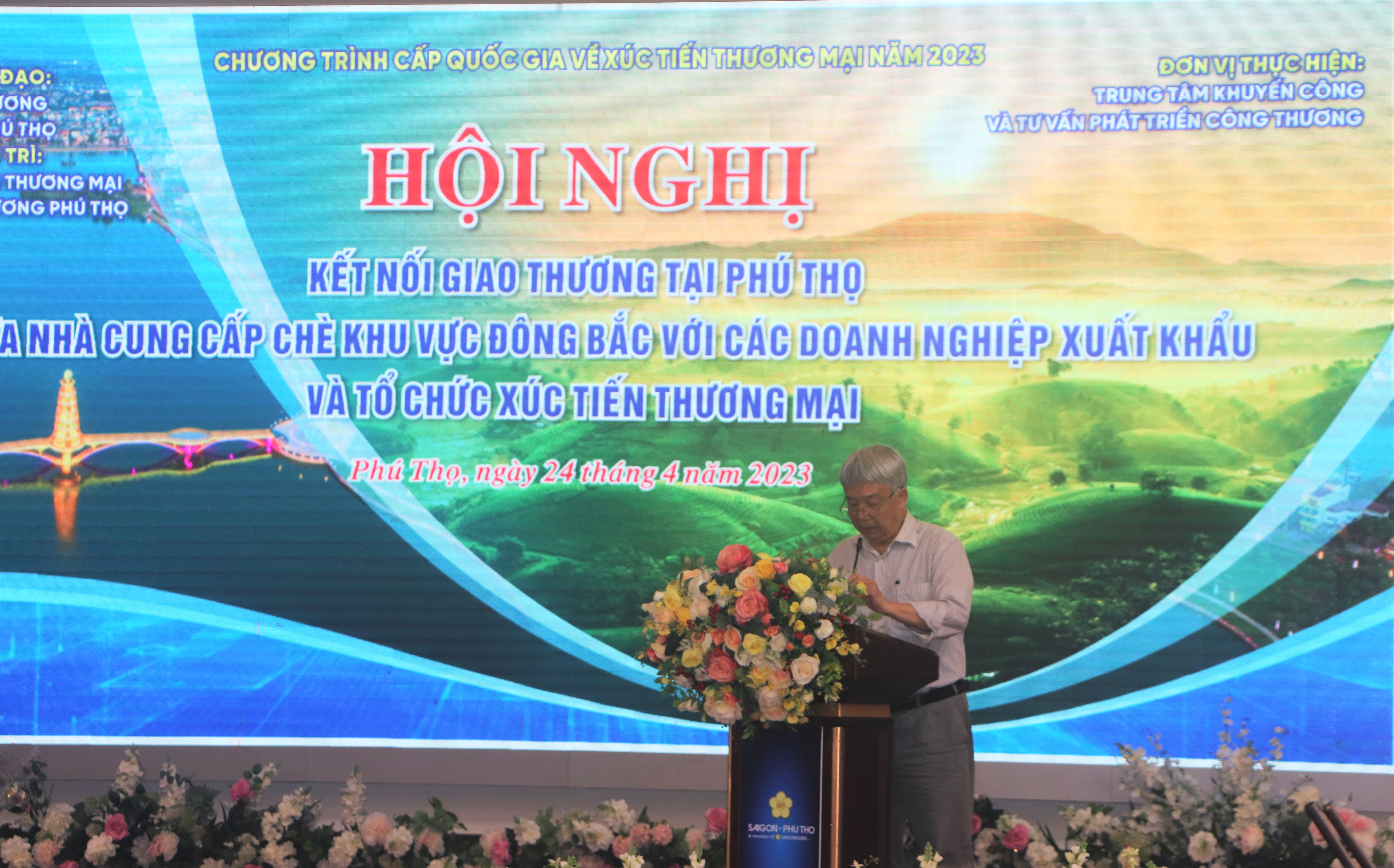 Tiến sĩ Nguyễn Hữu T&agrave;i, Chủ tịch Hiệp hội Ch&egrave; Việt Nam