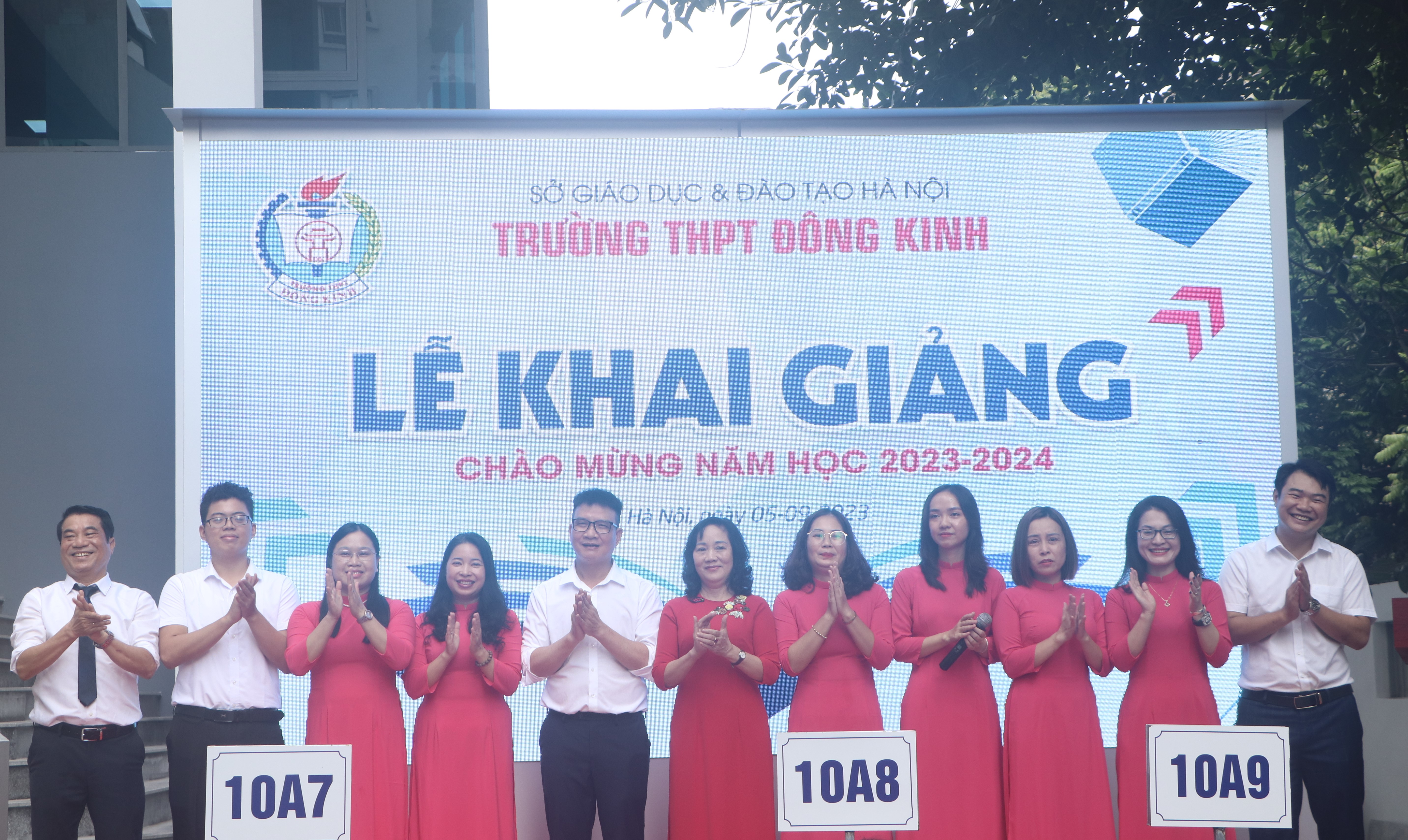 11 thầy, c&ocirc; chủ nhiệm của khối 10 trường THPT Đ&ocirc;ng KInh&nbsp;