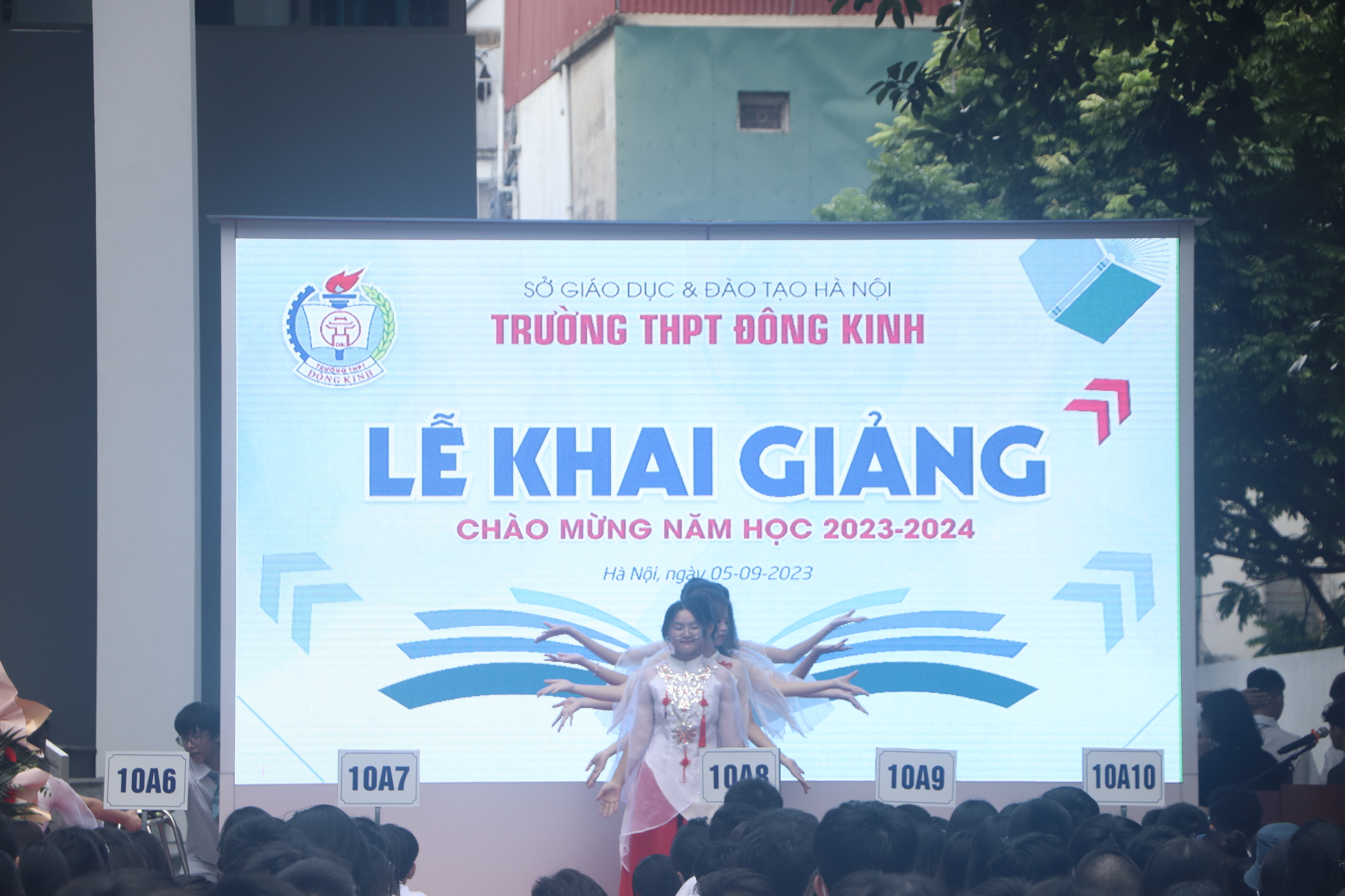 Văn nghệ ch&agrave;o mừng lễ khai giảng của c&aacute;c em học sinh&nbsp;