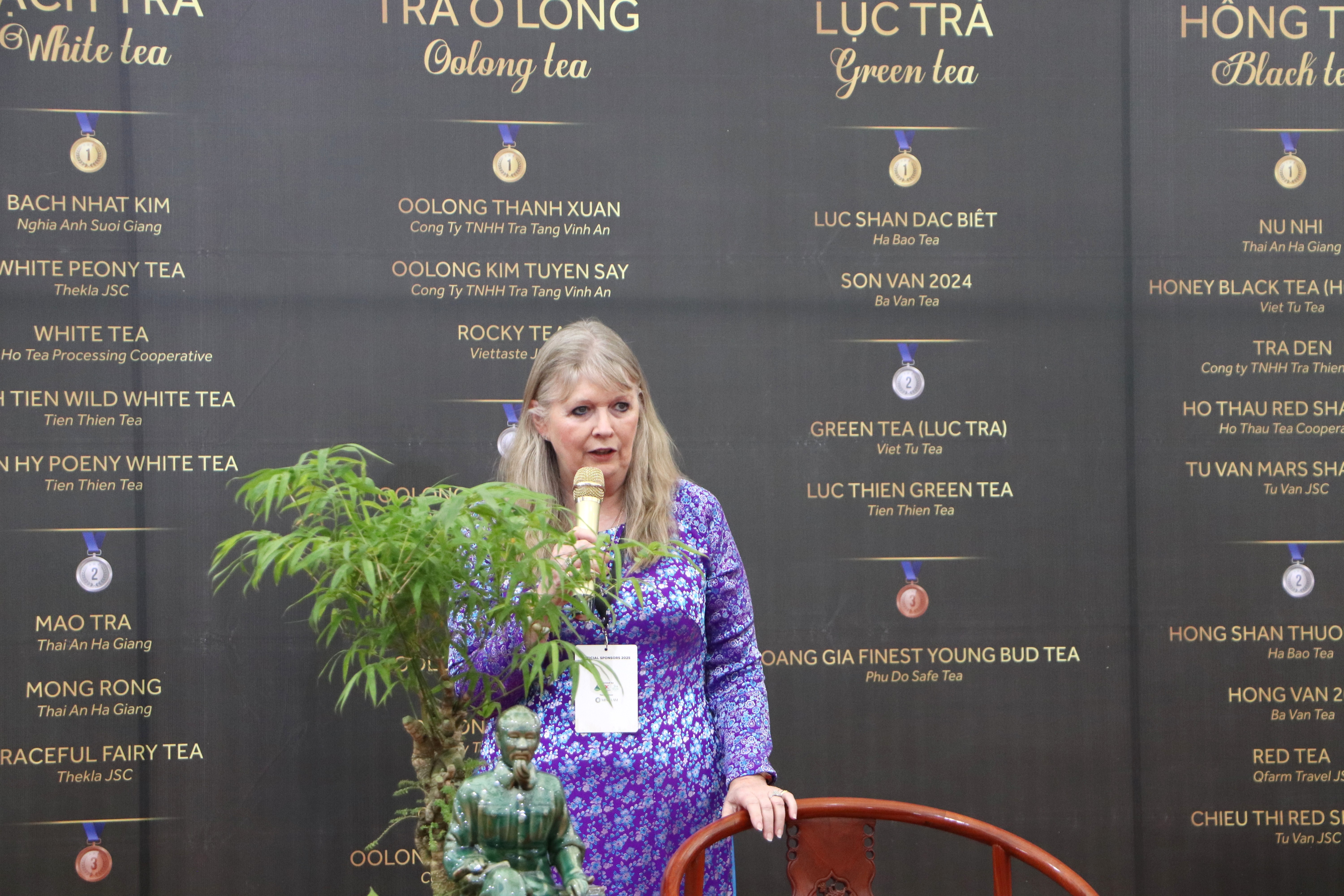 B&agrave; Sharyn Johnston, Trưởng ban Gi&aacute;m khảo Tea Masters Cup Quốc tế