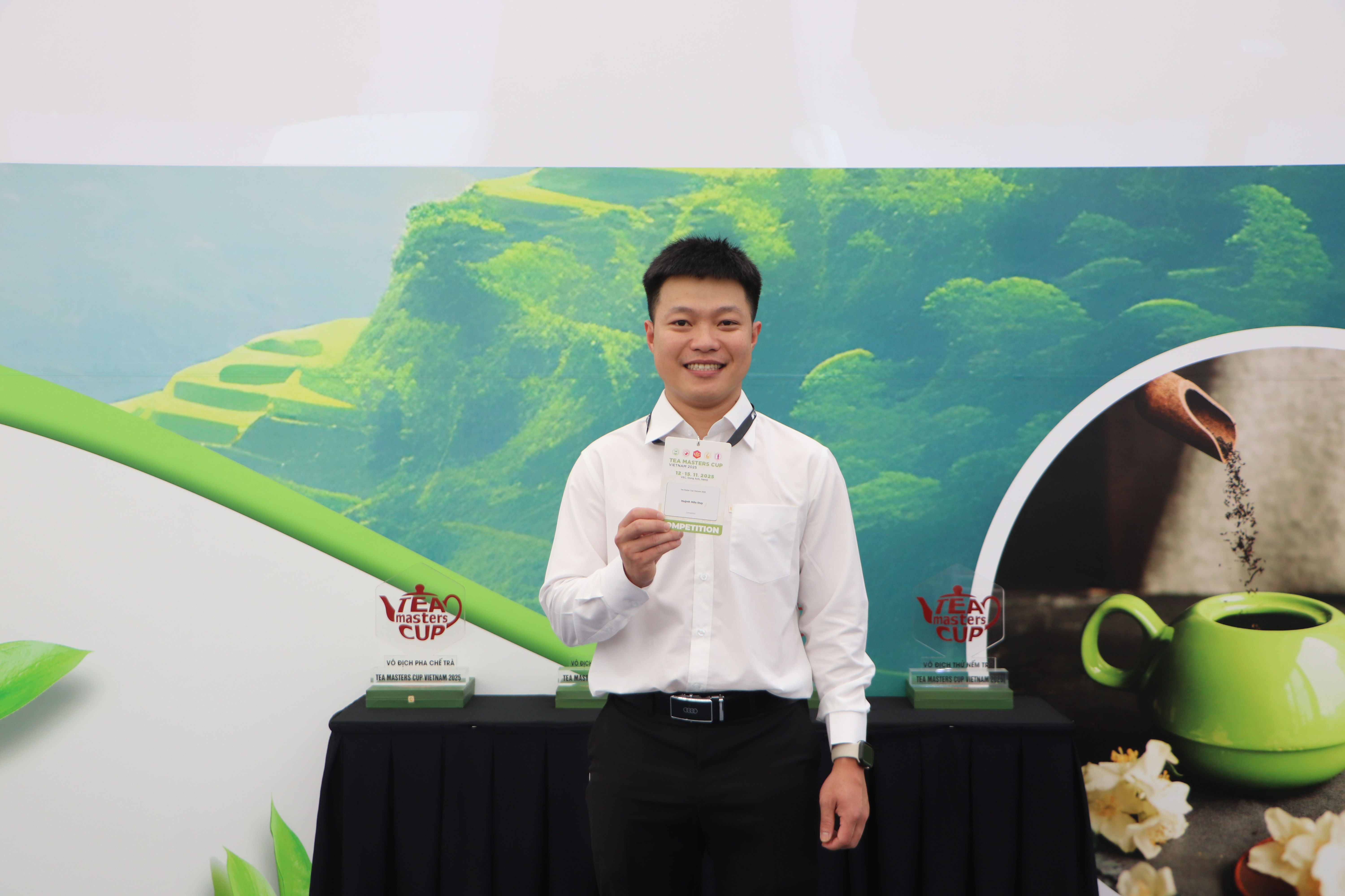 Huỳnh Hữu Duy - Th&iacute; sinh g&acirc;y ấn tượng tại phần thi Tr&agrave; v&agrave; Đồ ăn k&egrave;m&nbsp; &nbsp;