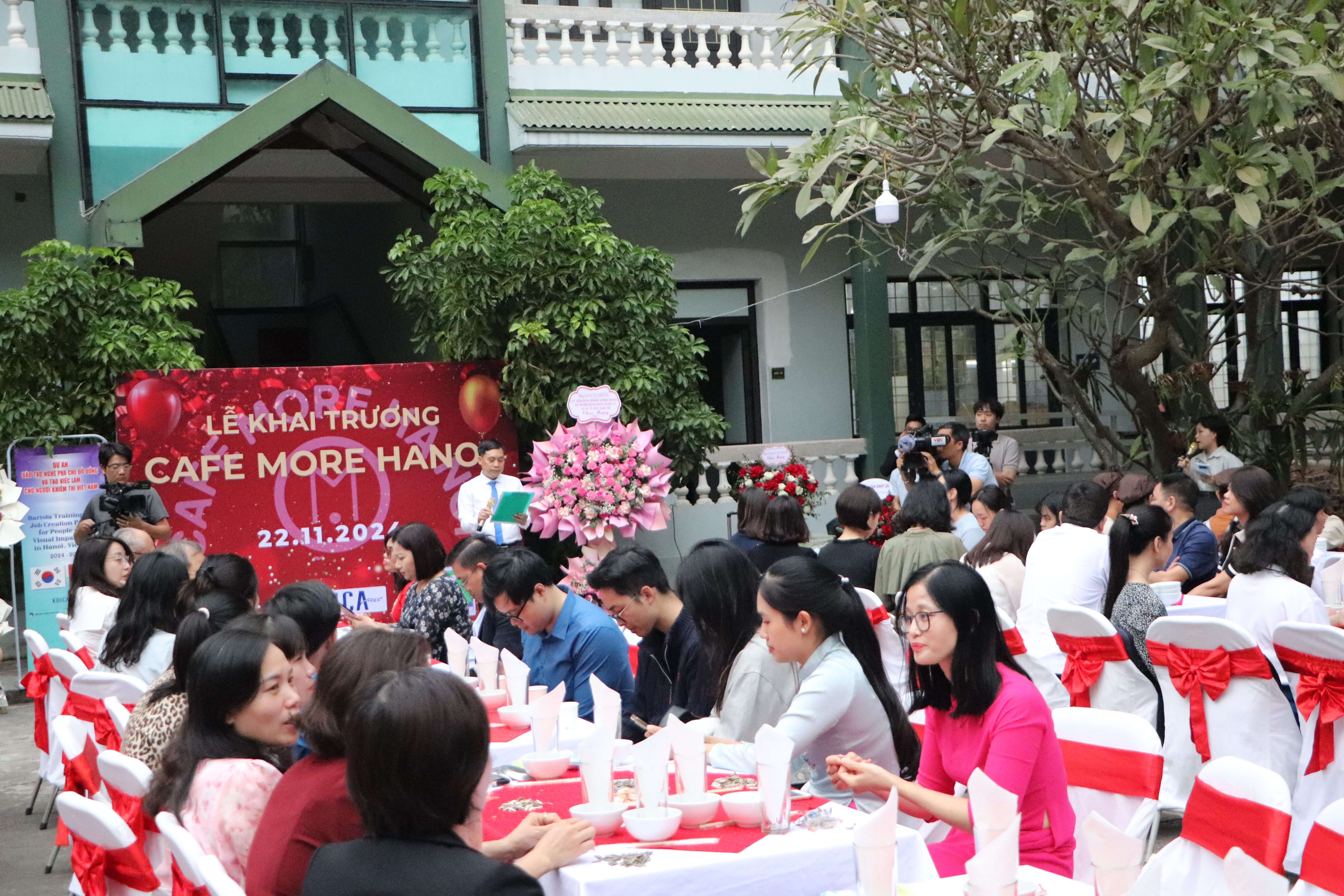 Quang cảnh buổi khai trương qu&aacute;n&nbsp;Qu&aacute;n Cafe More H&agrave; Nội