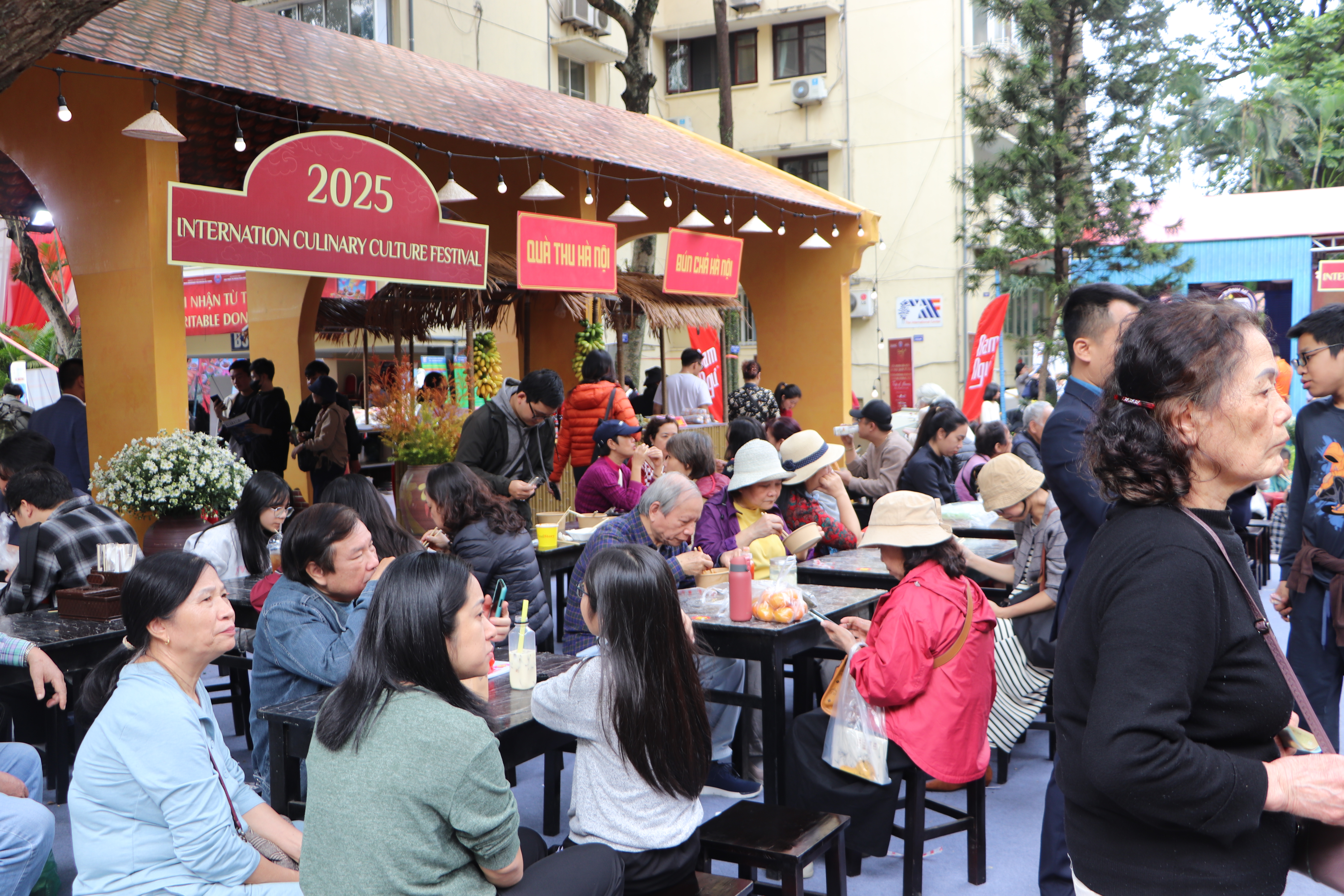 Khu ẩm thực Việt Nam tại Li&ecirc;n hoan Ẩm thực Quốc tế 2025