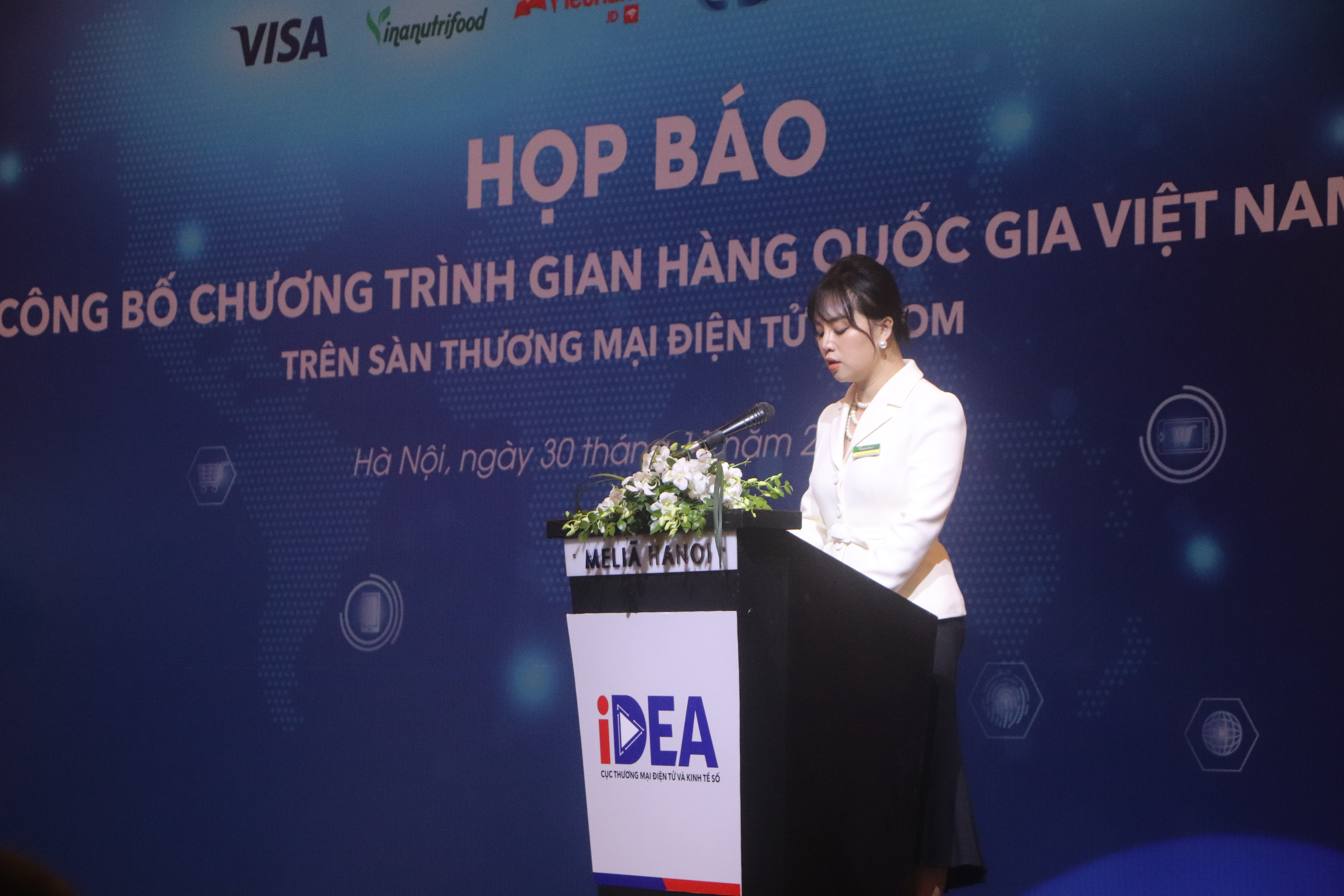 B&agrave; Nguyễn Thị Diễm Hằng - Ph&oacute; chủ tịch - TGD c&ocirc;ng ty cổ phần thực phẩm dinh dưỡng hữu cơ Việt Nam (Vinanutrifood)