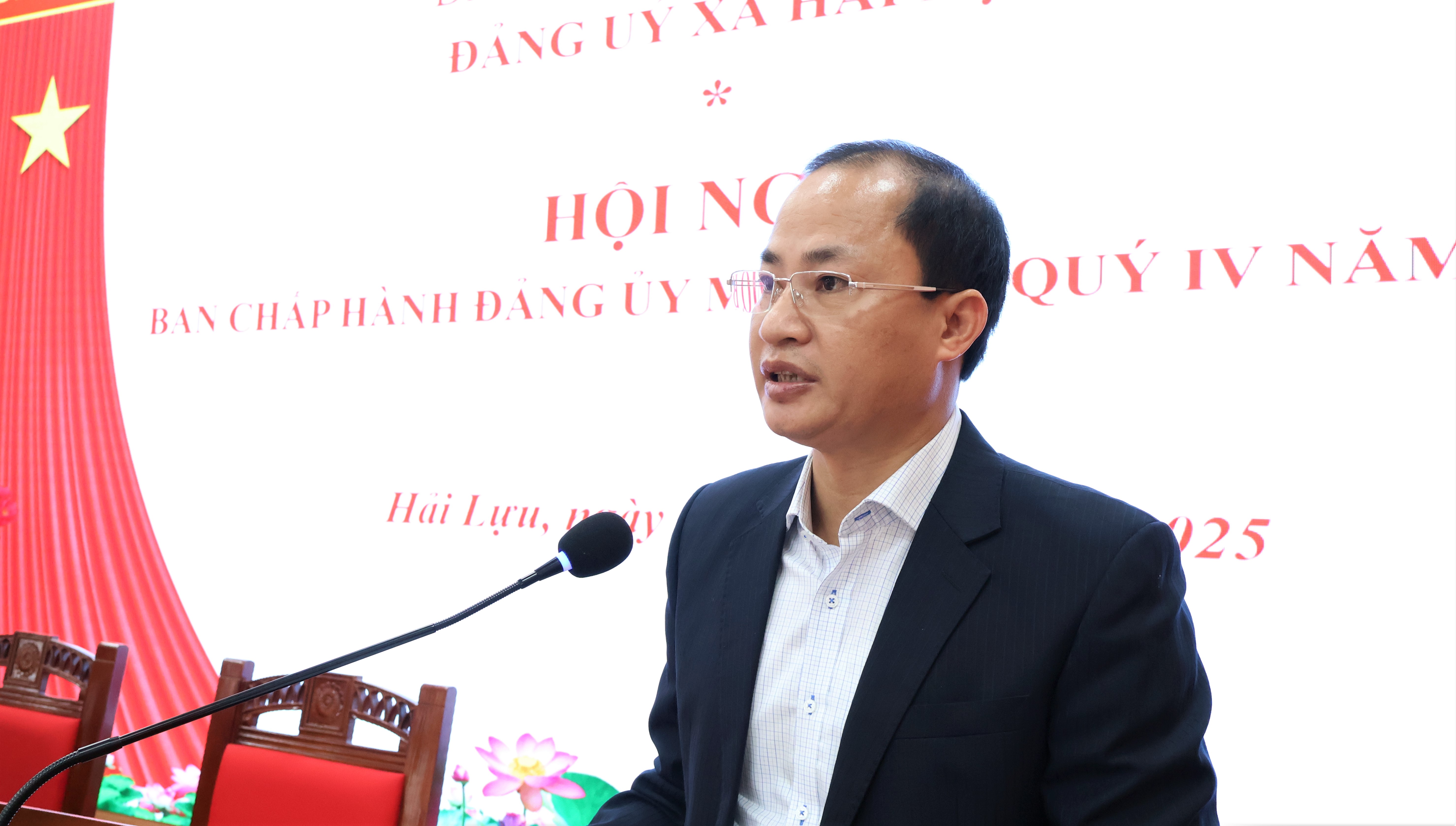 Đồng ch&iacute; Lưu Văn Minh, Ph&oacute; B&iacute; thư thường trực Đảng ủy chủ tr&igrave; phần thảo luận