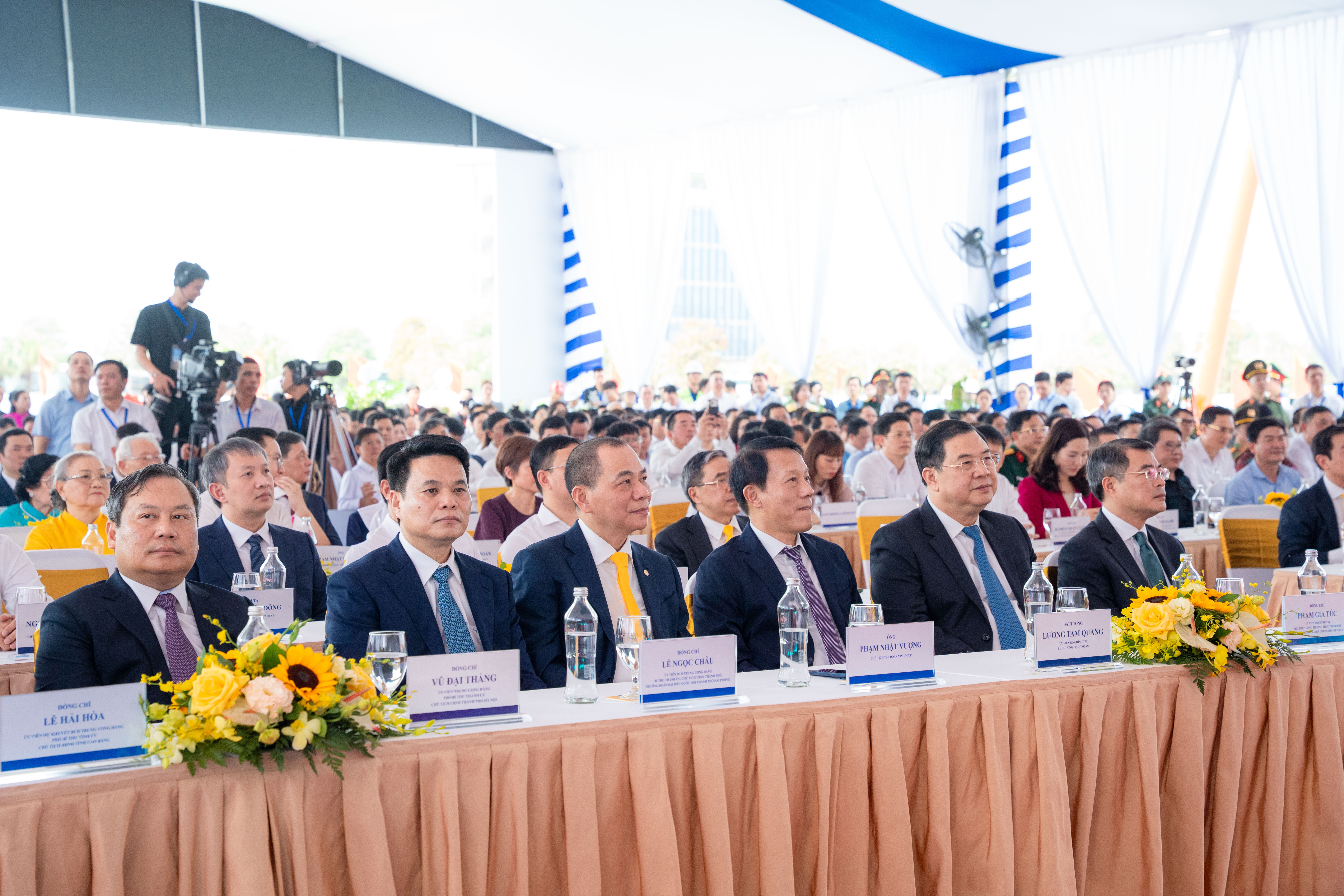 C&aacute;c đại biểu Trung ương, c&aacute;c tỉnh, th&agrave;nh phố: H&agrave; Nội, Hải Ph&ograve;ng, Bắc Ninh, Quảng Ninh tham dự Lễ khởi c&ocirc;ng. &nbsp;