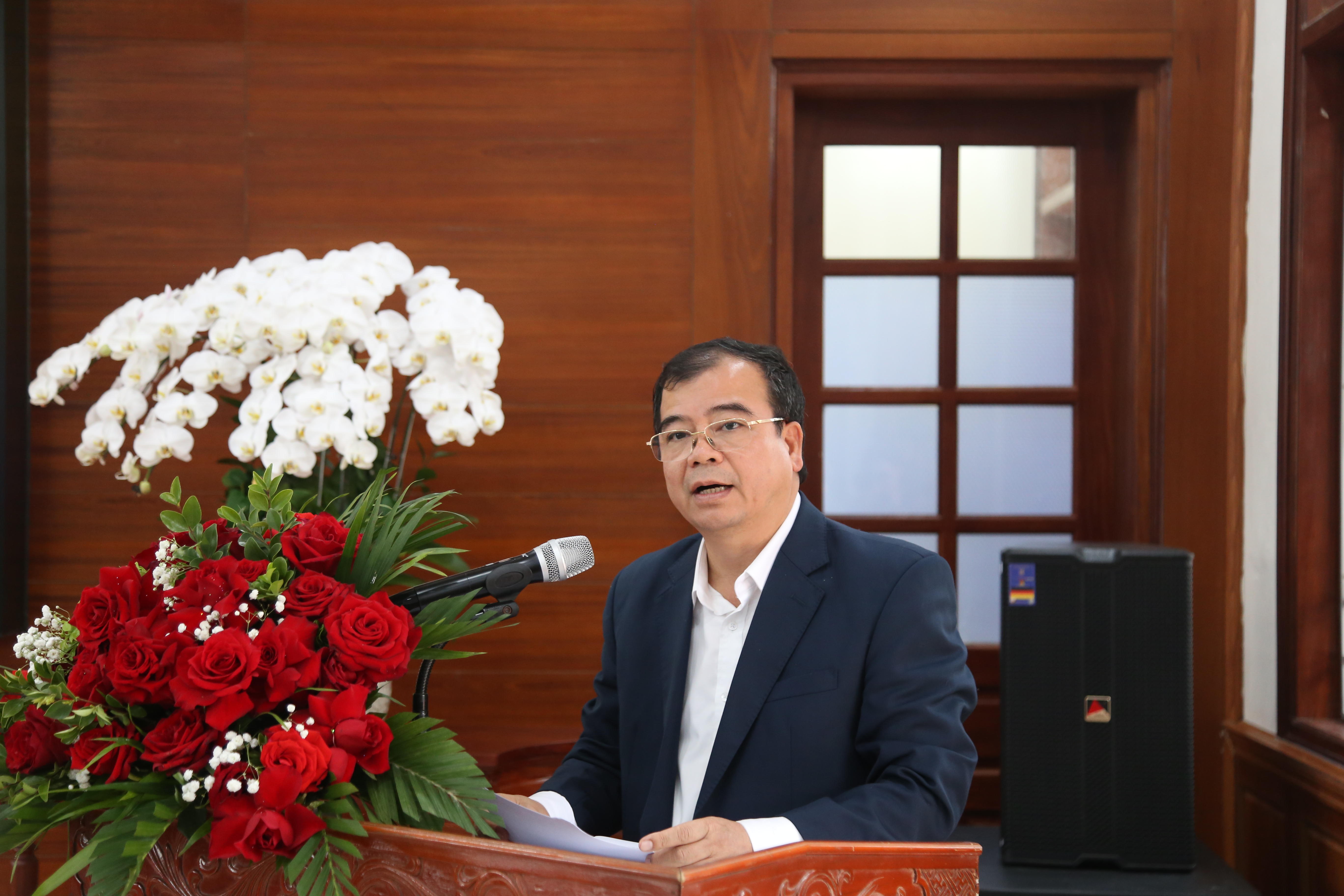 &Ocirc;ng Nguyễn Minh H&ugrave;ng - Ph&oacute; Chủ tịch UBND th&agrave;nh phố Hải Ph&ograve;ng, Trưởng Ban Tổ chức lễ hội ph&aacute;t biểu tại buổi họp b&aacute;o.