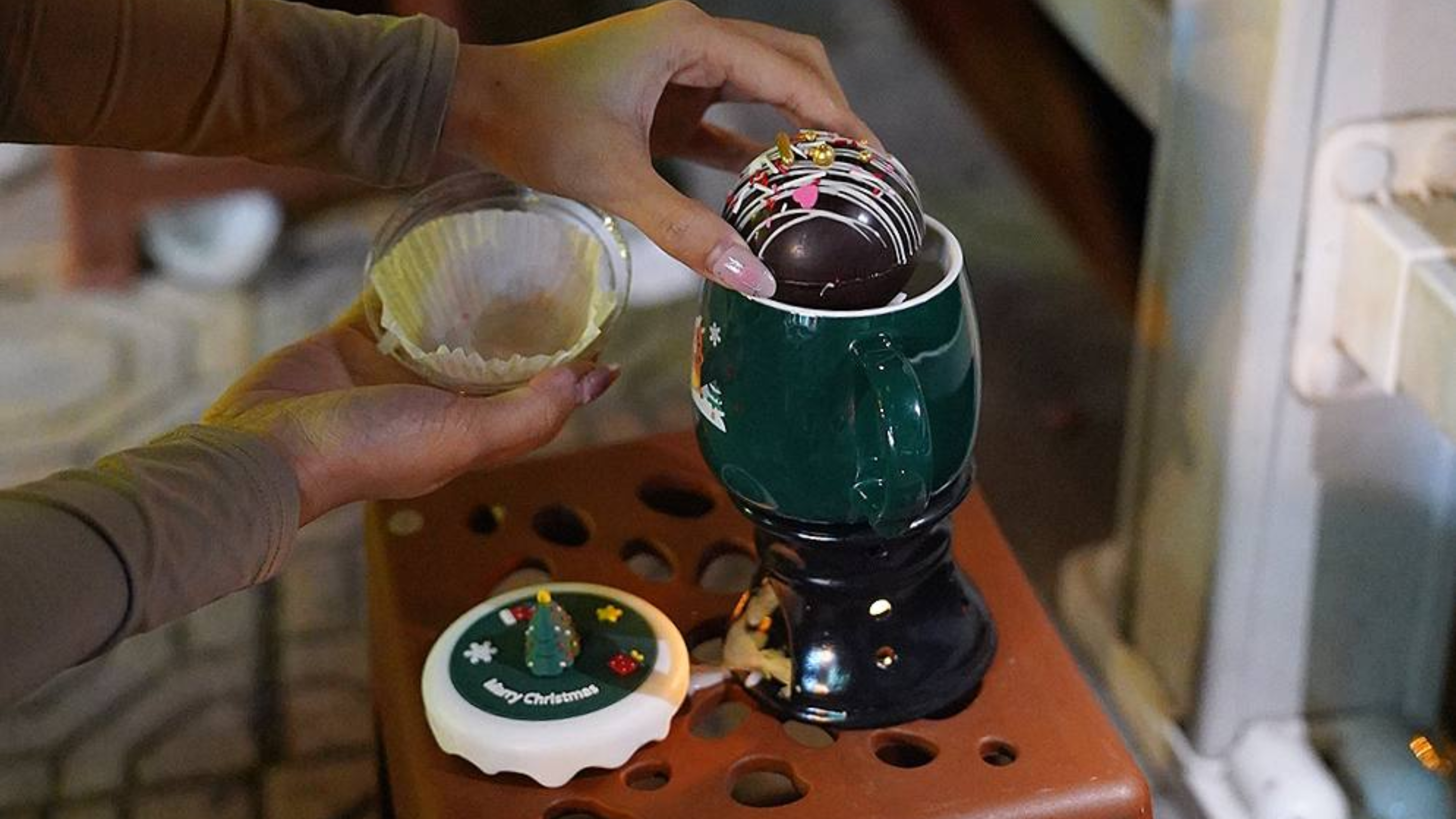 Chocolate Bomb - thức uống khiến giới trẻ mê mẩn mỗi khi đông về