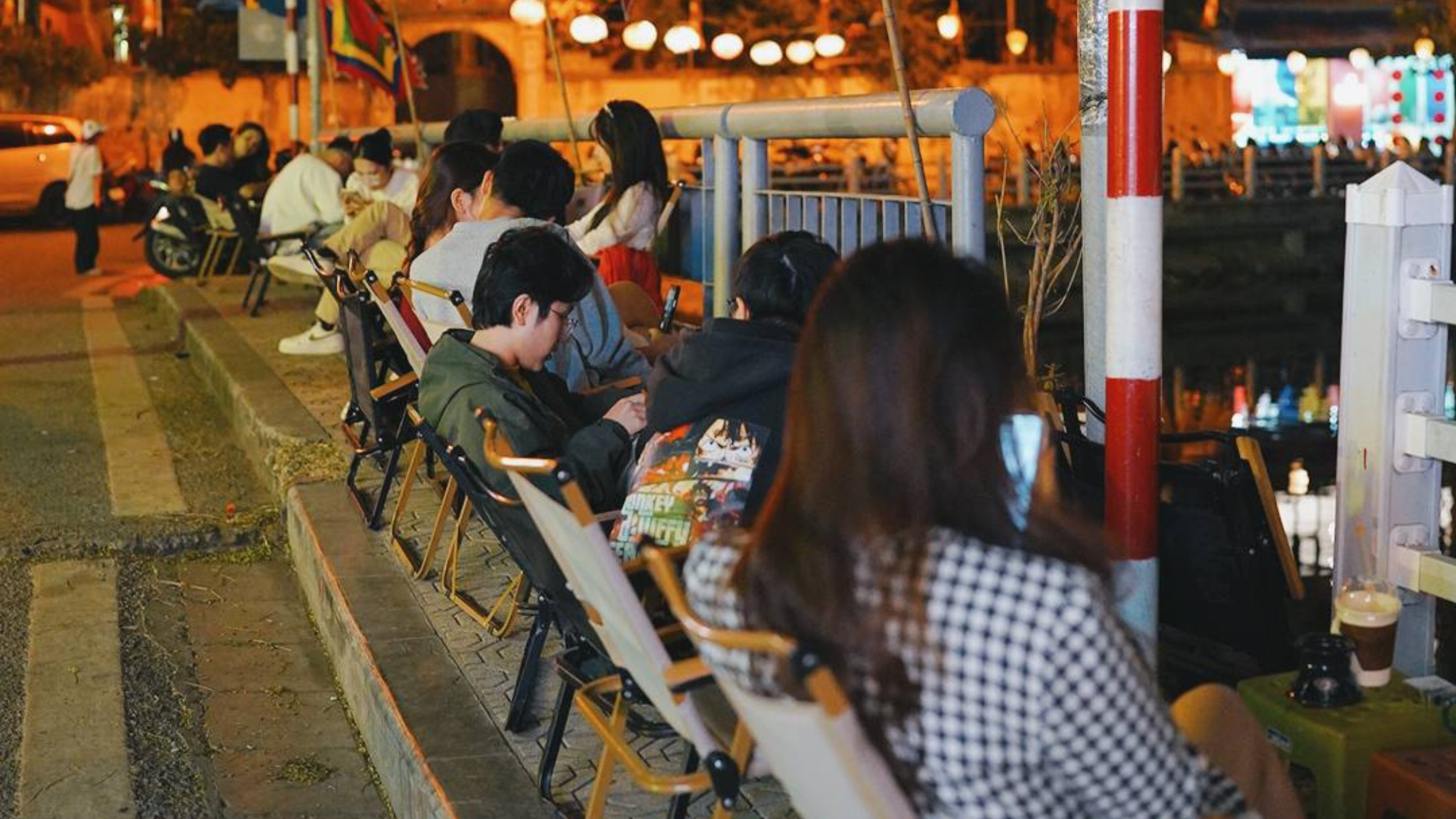 Giới trẻ Hà Thành háo hức trải nghiệm Chocolate Bomb ngay những ngày gió lạnh đầu mùa