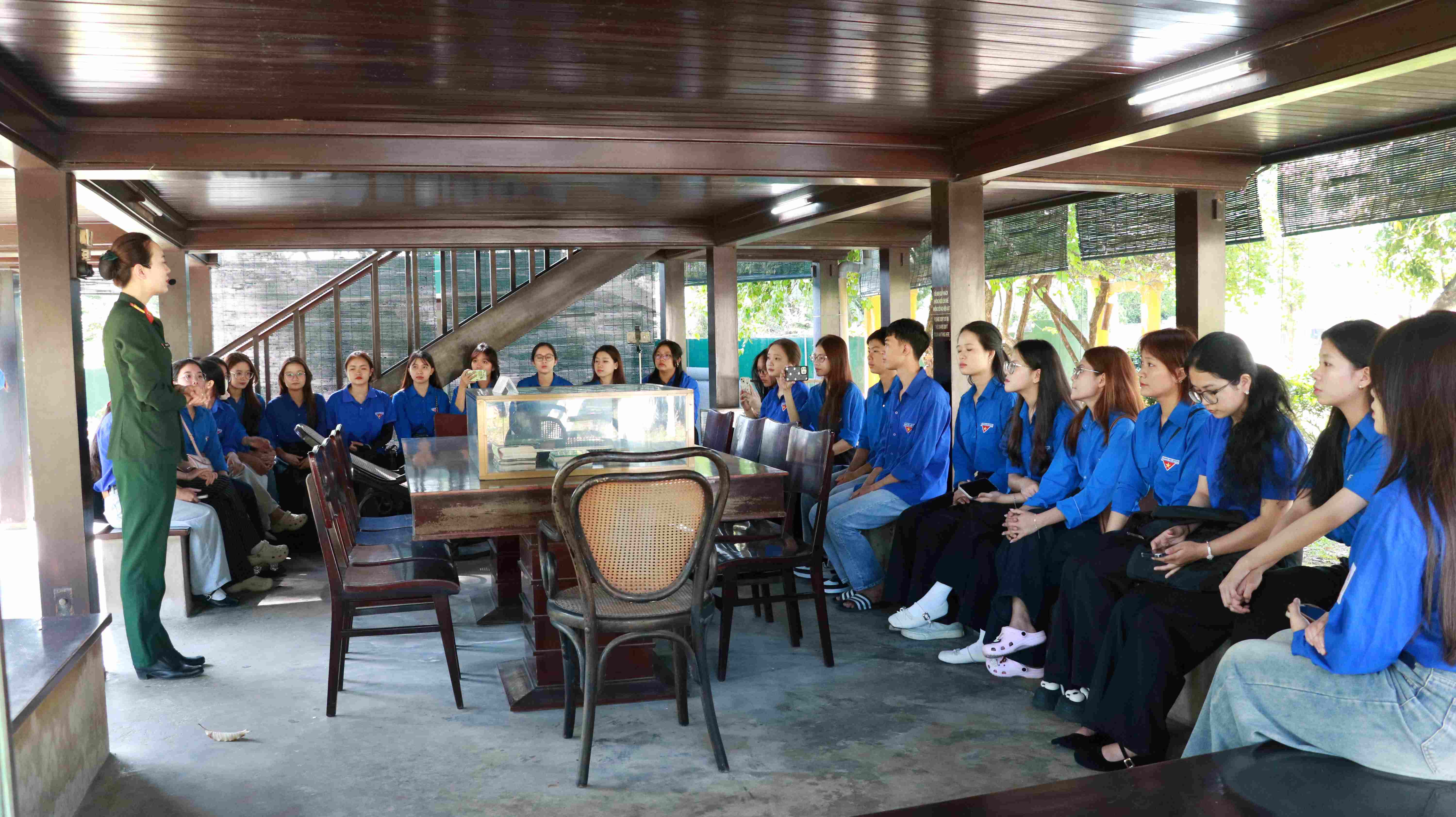 Hoạt động thiết thực n&agrave;y nhằm tăng cường hơn nữa c&ocirc;ng t&aacute;c gi&aacute;o dục lịch sử, truyền thống, bồi đắp l&yacute; tưởng v&agrave; n&acirc;ng cao chất lượng đ&agrave;o tạo gắn với thực tiễn.