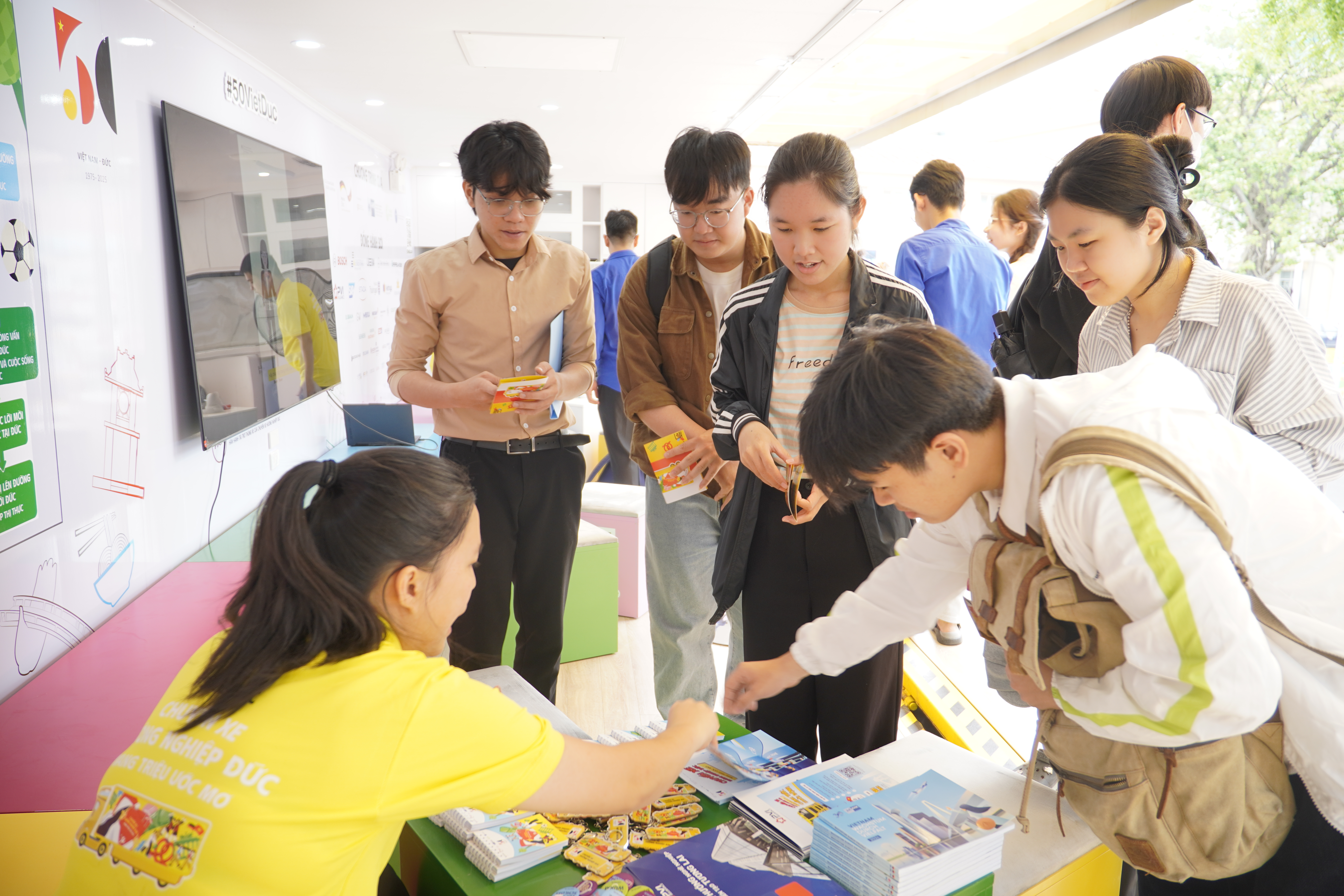 Sinh vi&ecirc;n Trường Đại học Y - Dược Huế đ&atilde; c&oacute; cơ hội tham gia v&agrave;o nhiều phi&ecirc;n tư vấn chuy&ecirc;n s&acirc;u...