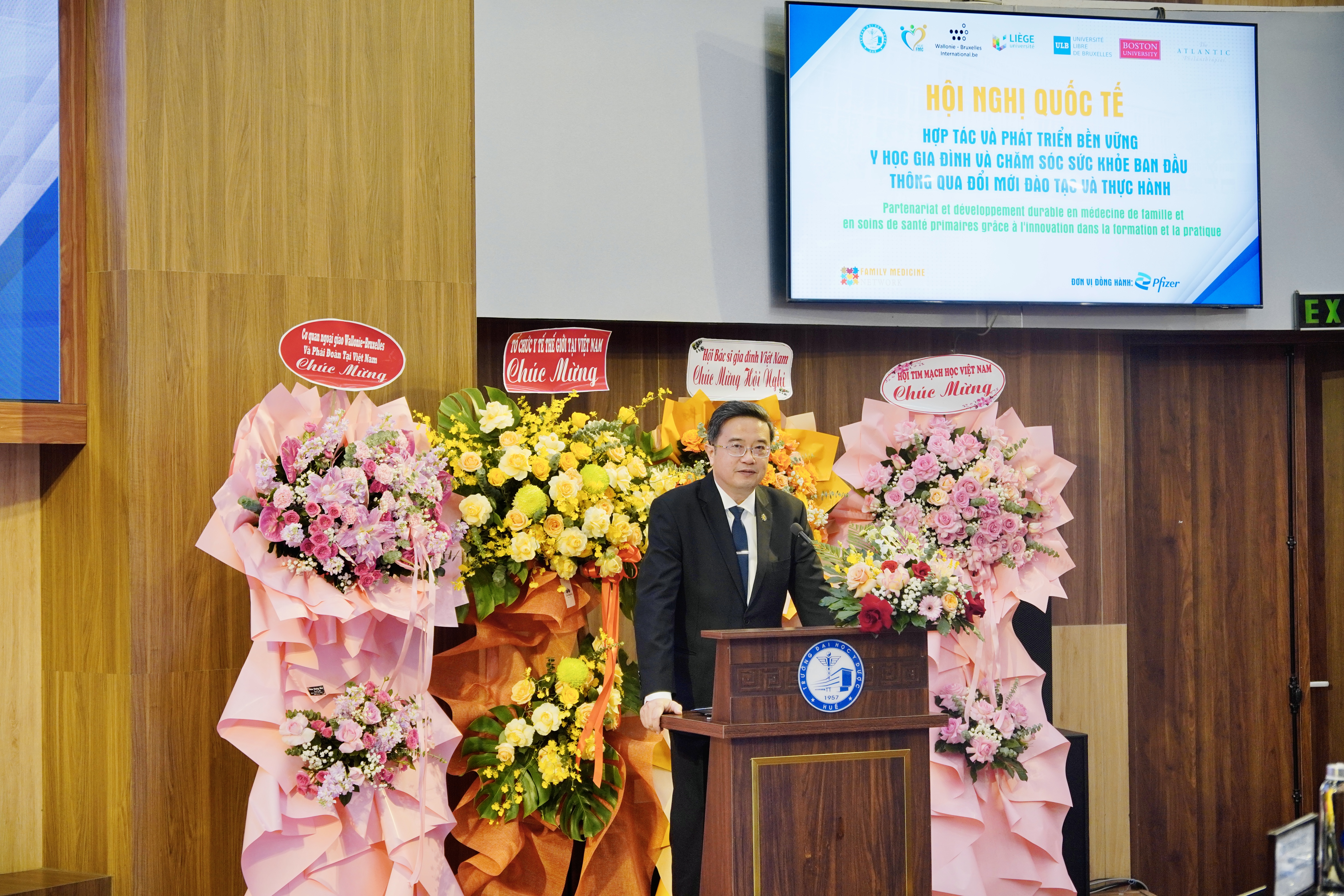 GS.TS. Nguyễn Vũ Quốc Huy, Hiệu trưởng Trường Đại học Y - Dược, Đại học Huế ph&aacute;t biểu khai mạc hội nghị