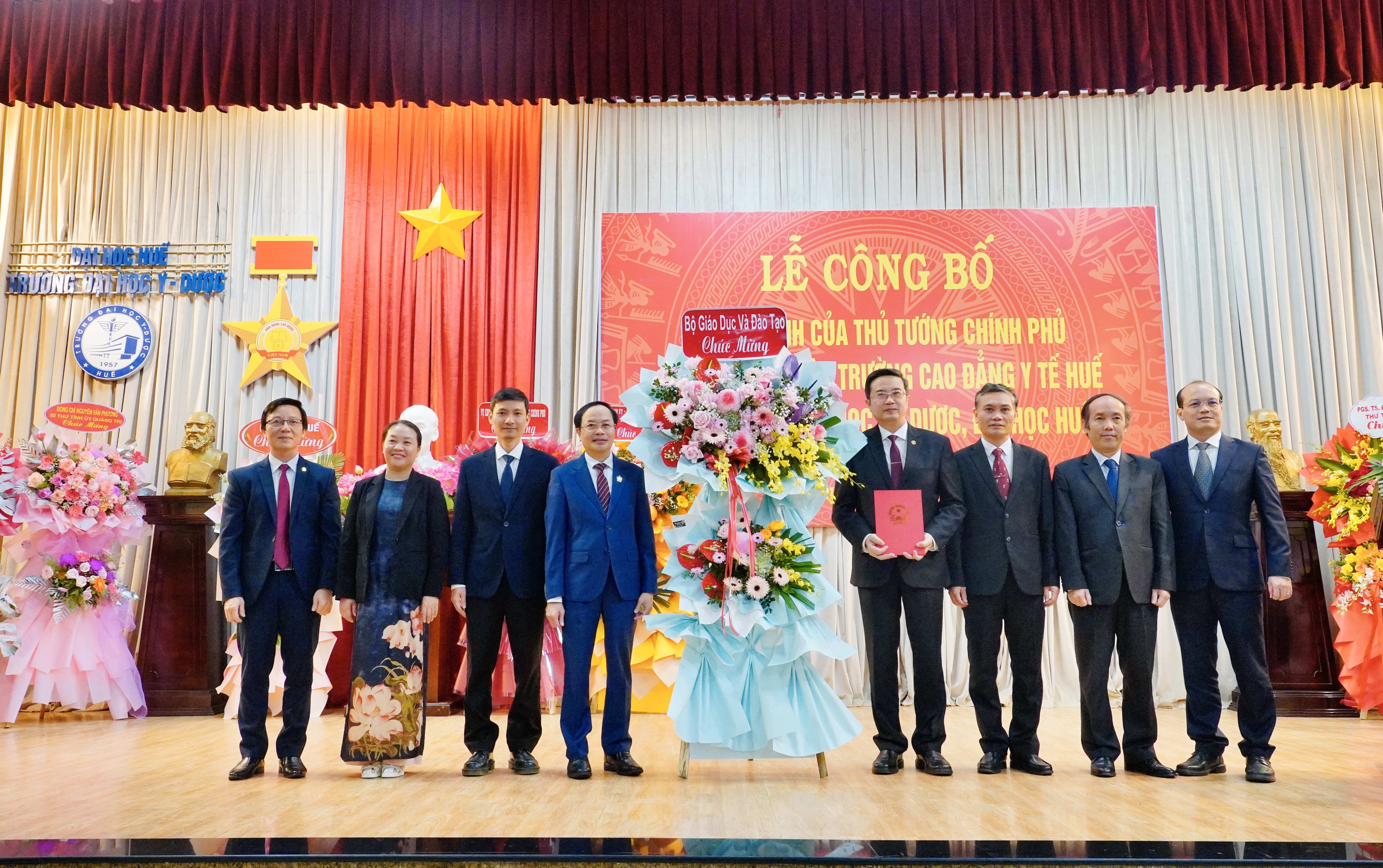 Bộ Gi&aacute;o dục ch&uacute;c mừng Trường Đại học Y - Dược, Đại học Huế