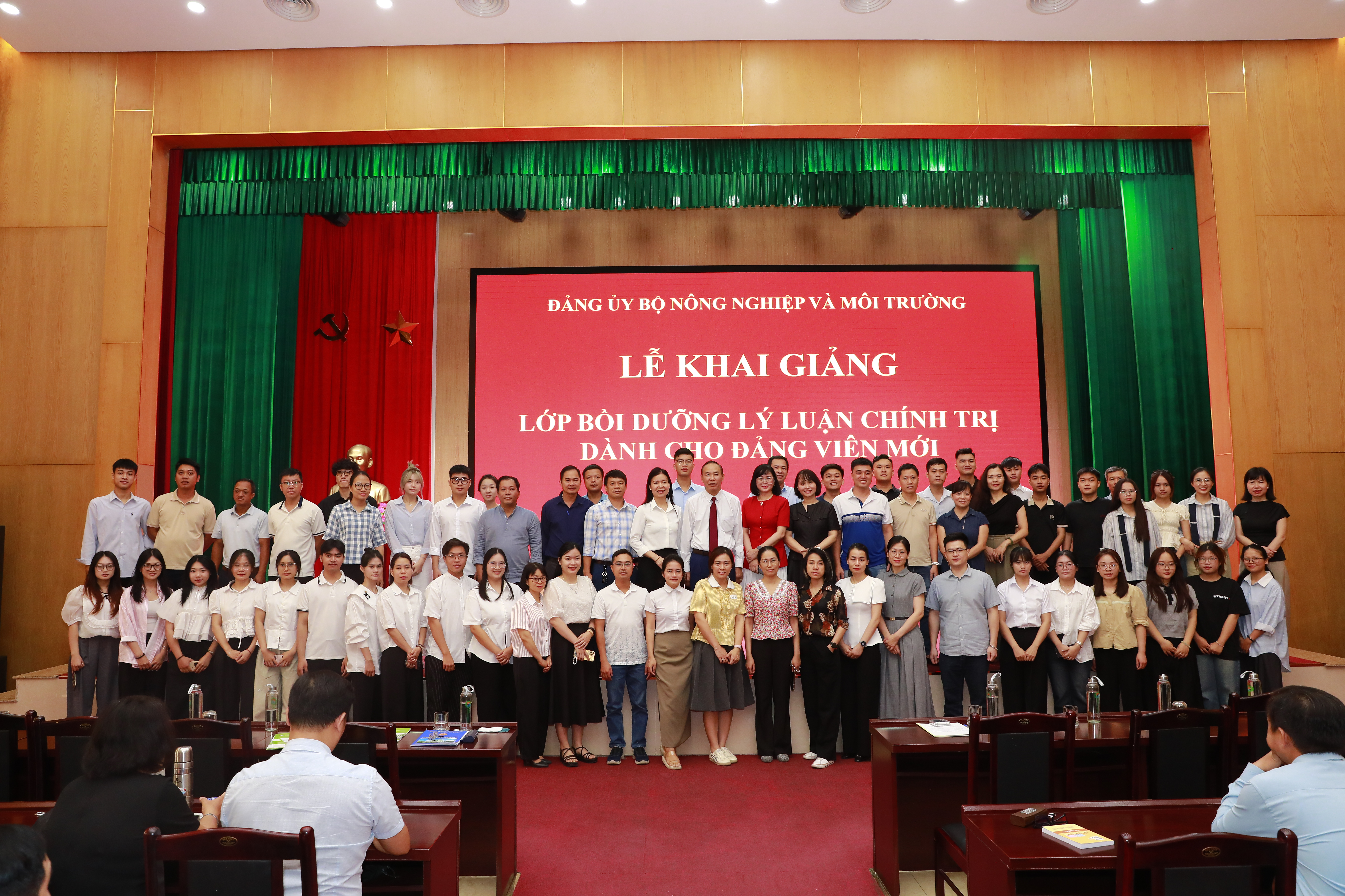 Khai giảng lớp “Bồi dưỡng l&#253; luận ch&#237;nh trị d&#224;nh cho đảng vi&#234;n mới” năm 2025 - Ảnh 3