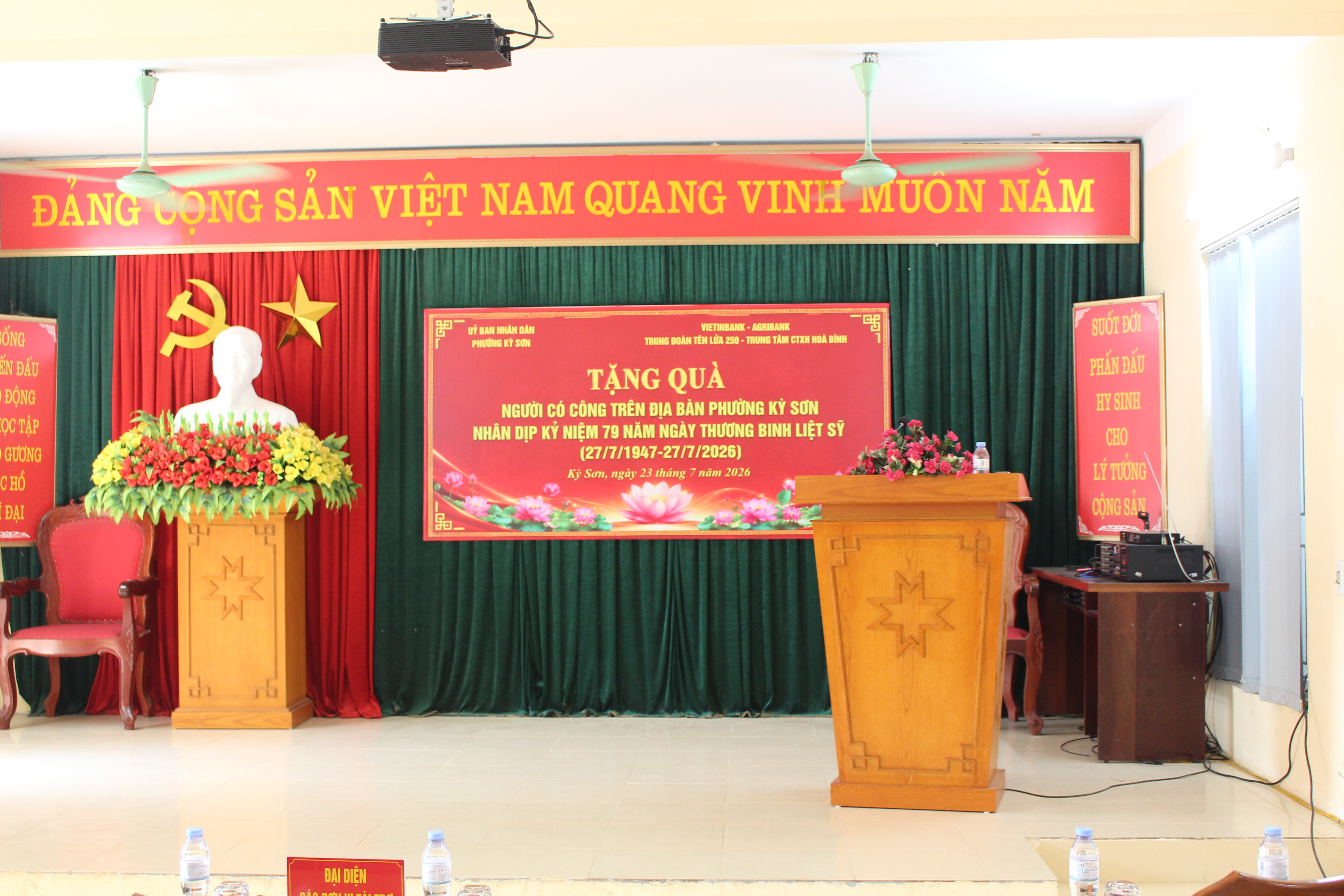 Kỳ Sơn lan tỏa nghĩa tình, tri ân người có công - Ảnh 1