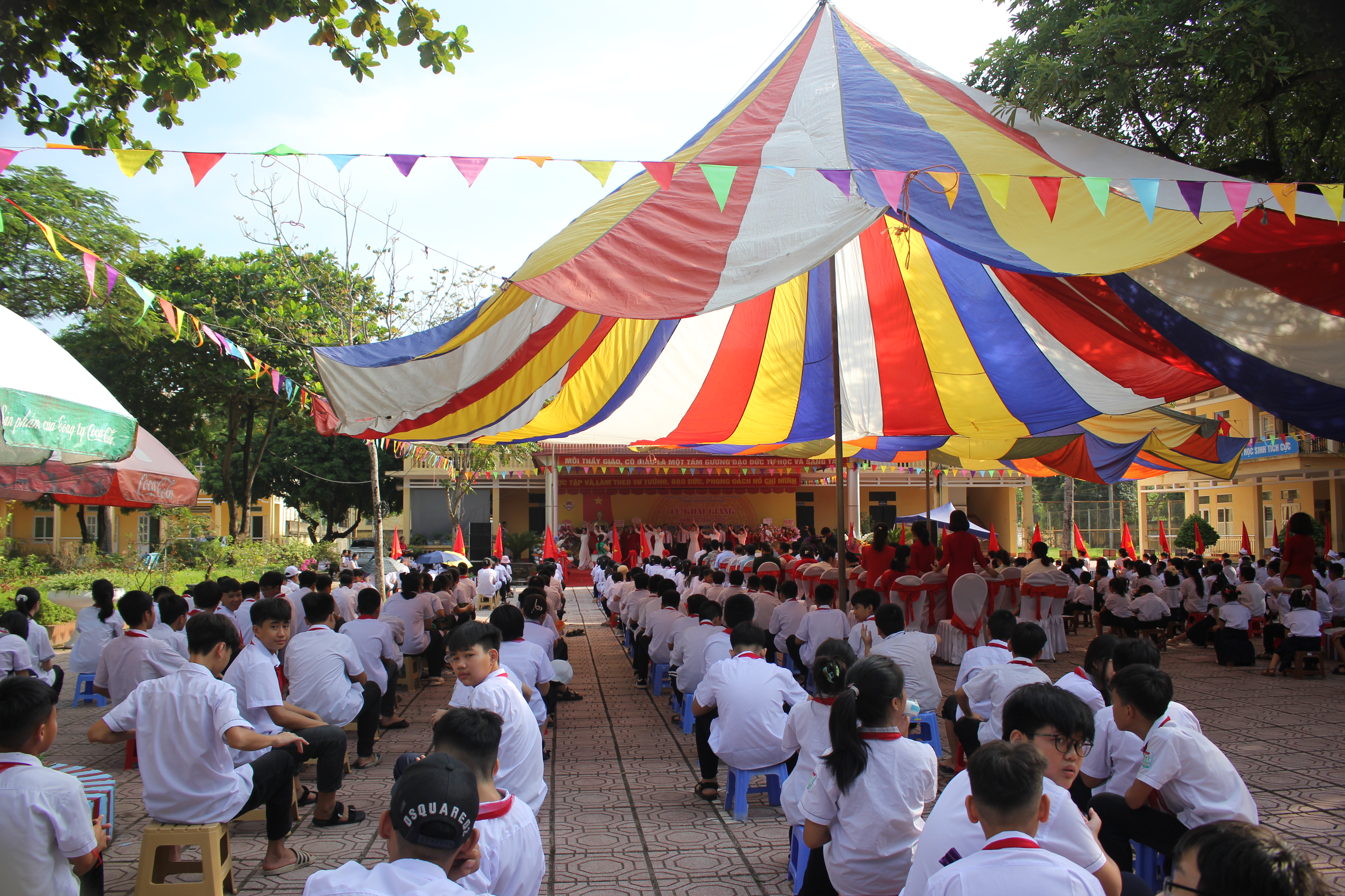 Quang cảnh Lễ khai giảng trường TH&amp;THCS Thịnh Lang, phường Thịnh Lang, th&agrave;nh phố H&ograve;a B&igrave;nh. ảnh A Trứ