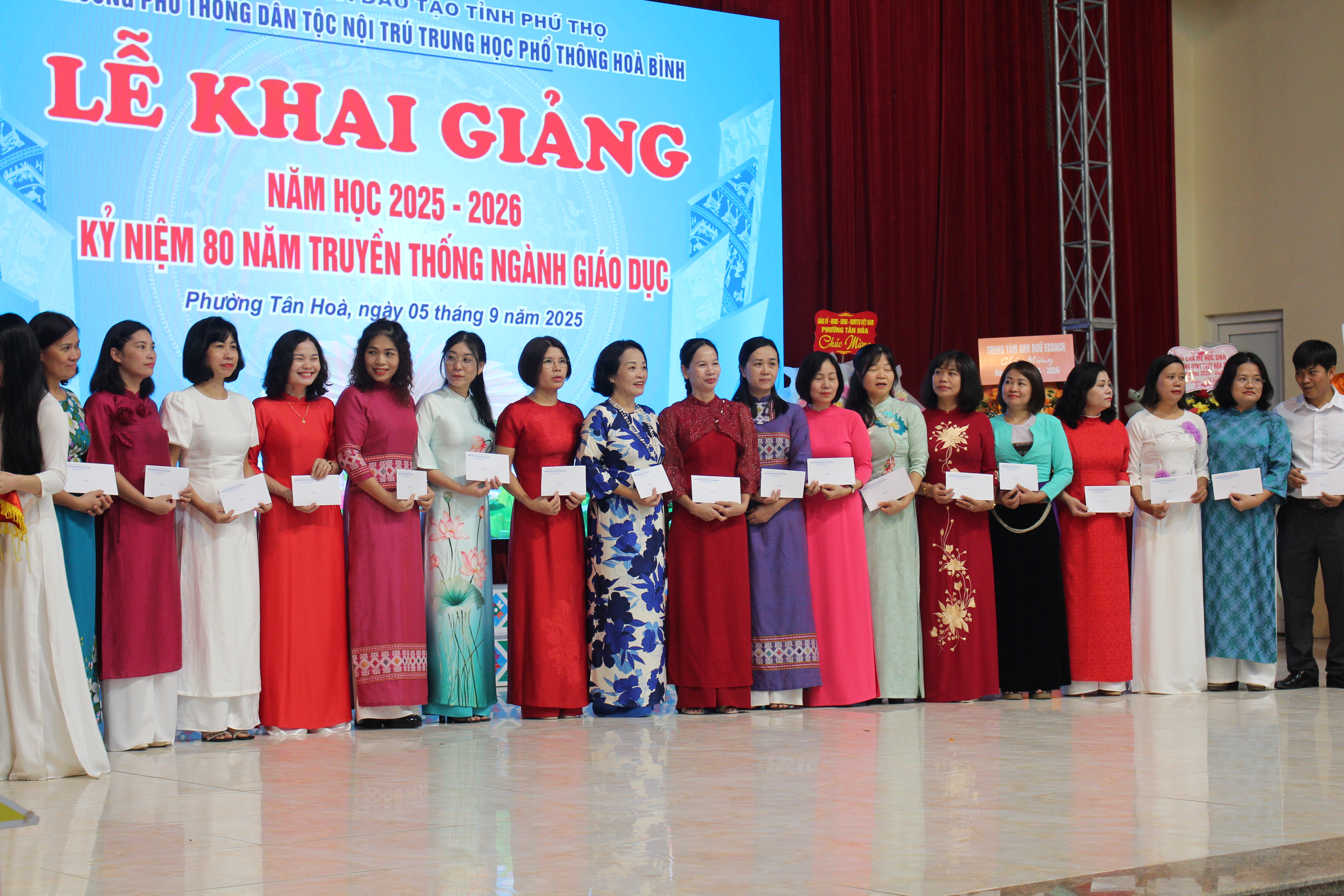 Rộn r&#224;ng tiếng trống khai trường, thắp s&#225;ng kh&#225;t vọng tương lai - Ảnh 10